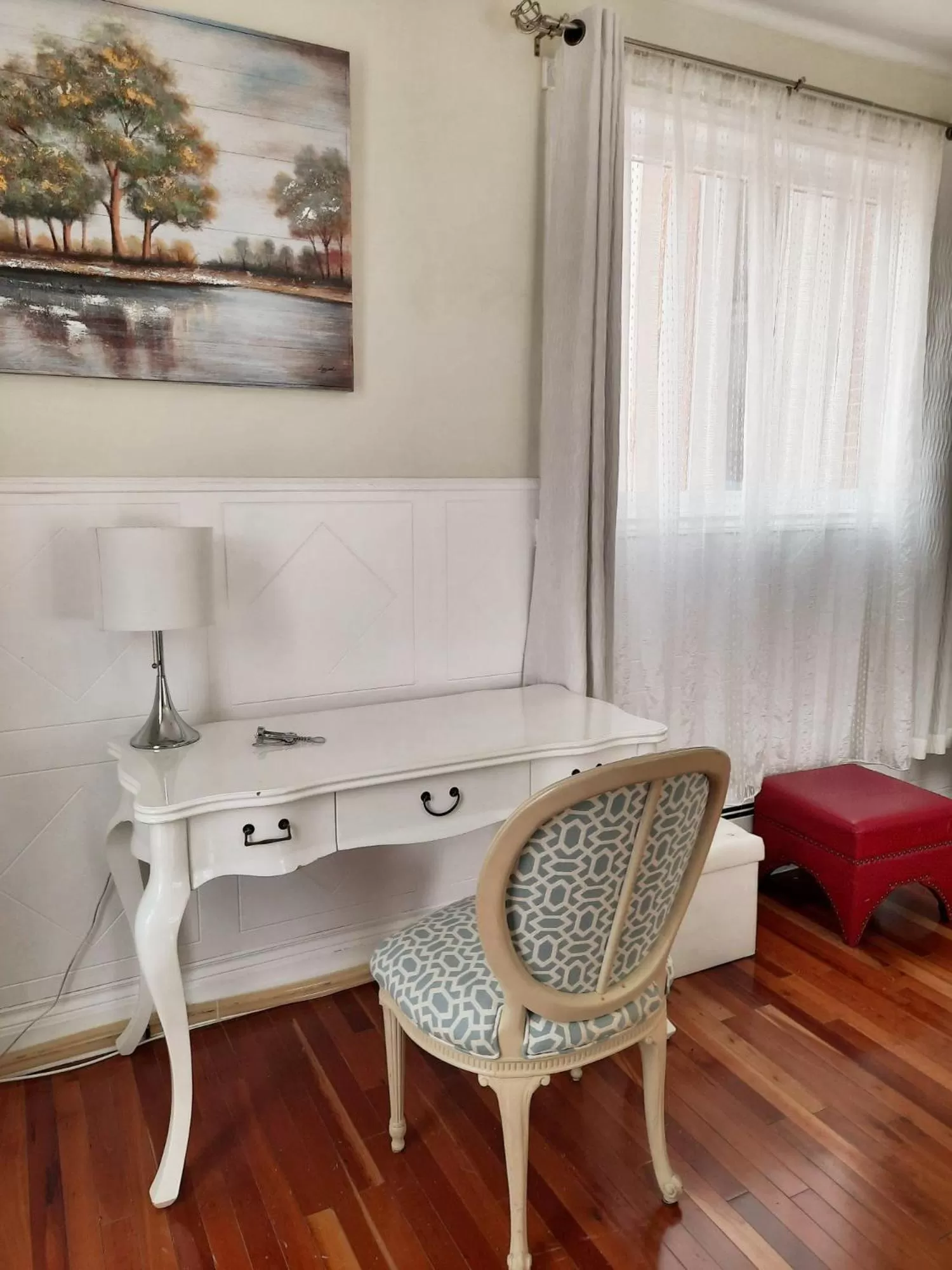 Seating Area in Niagara Grandview Boutique Hotel