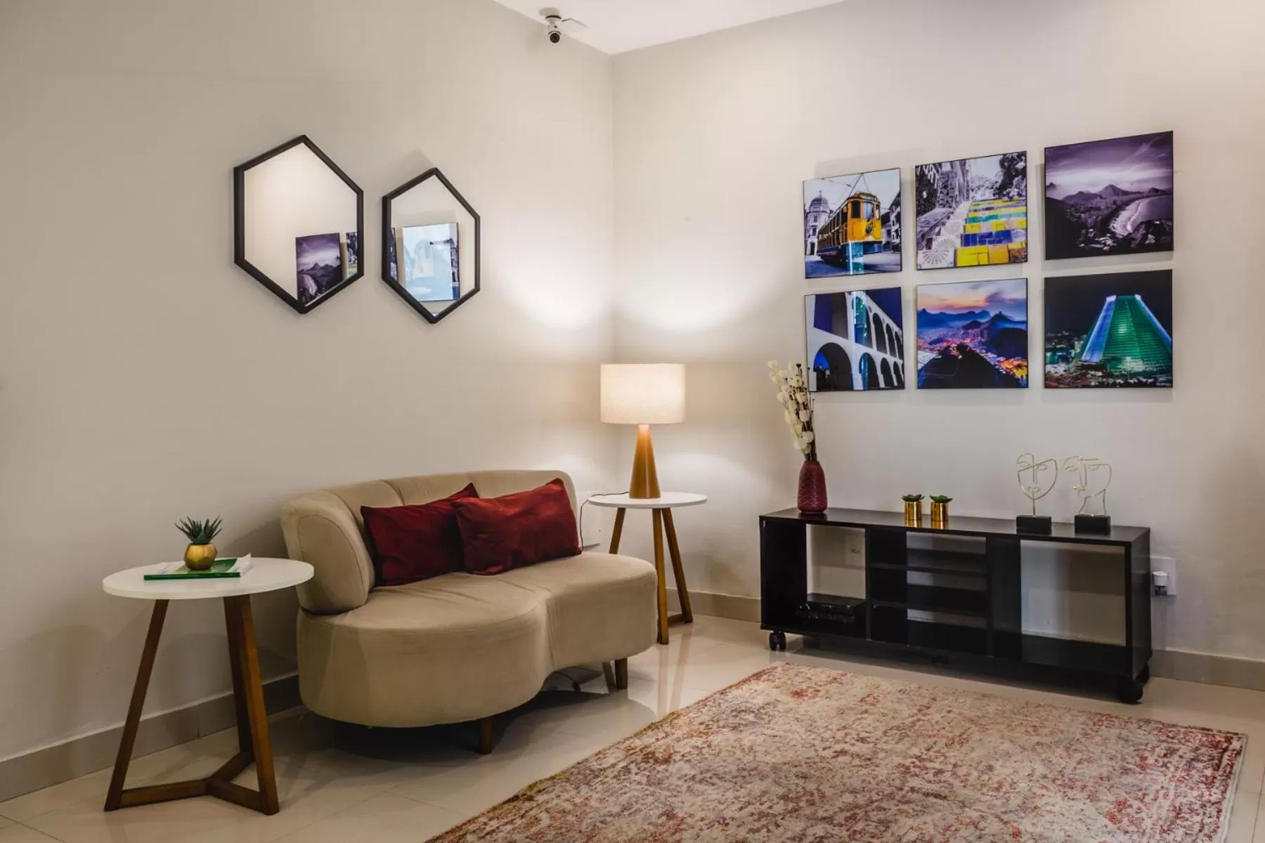 Lounge or bar in Injoy Suítes & Aparts