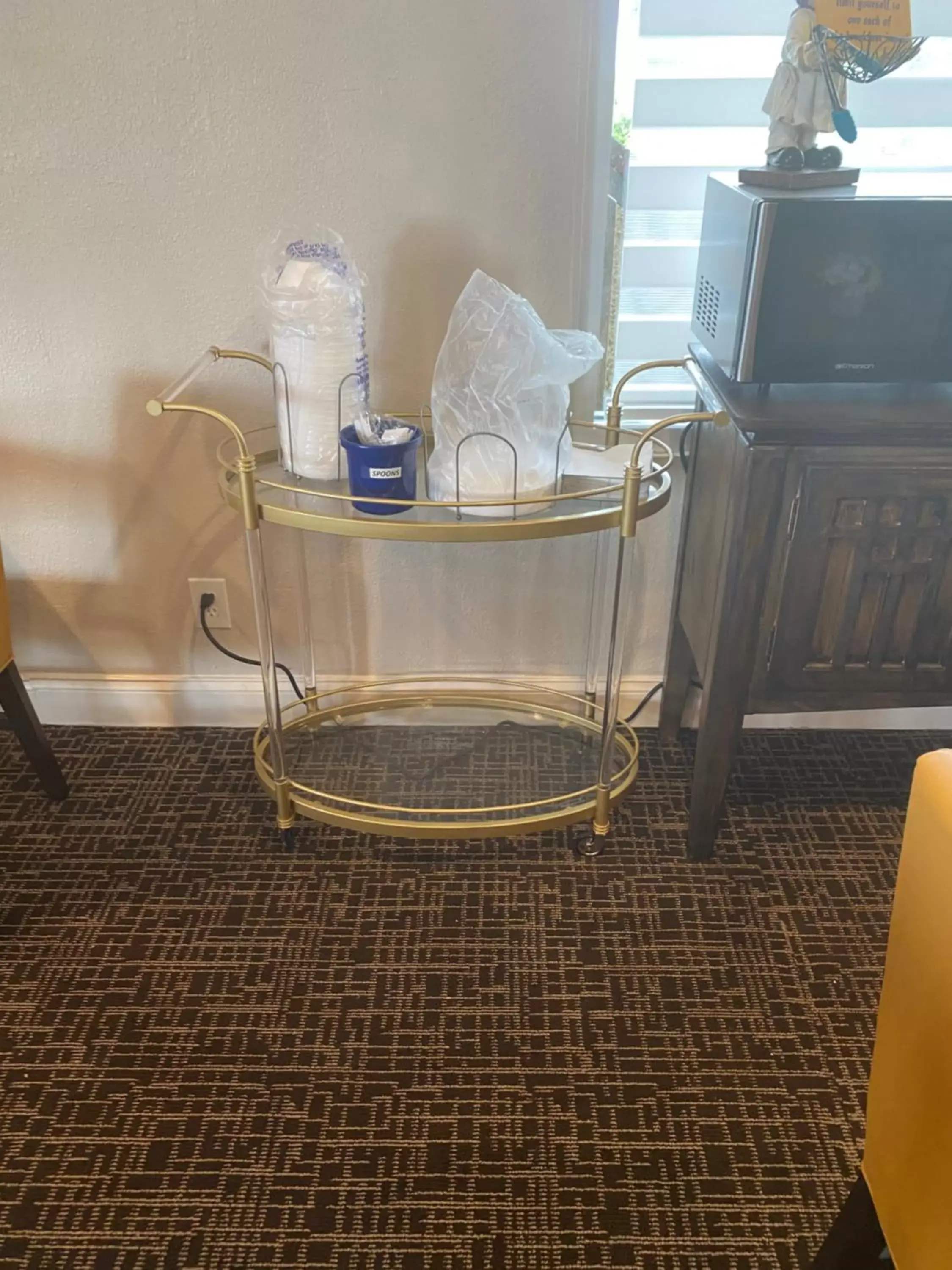 Breakfast, Seating Area in Fairview Inn - Greensboro Airport