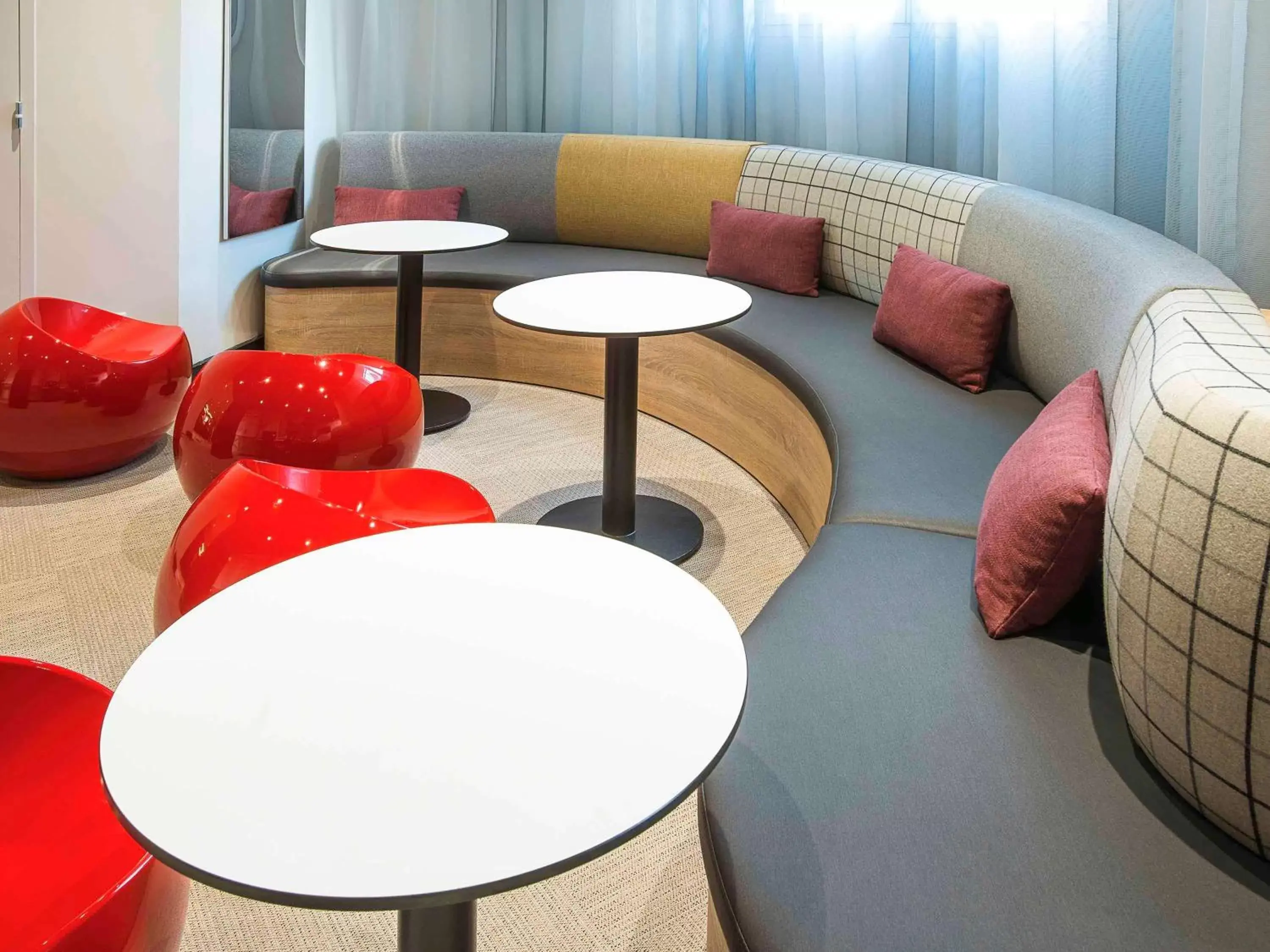 Lounge or bar, Seating Area in ibis Styles Deauville Centre