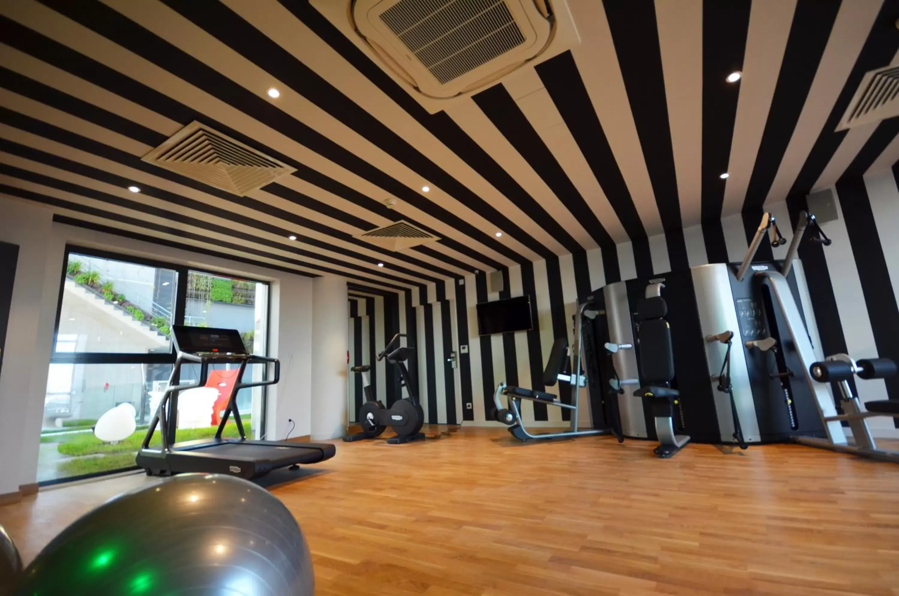 Fitness centre/facilities in Holiday Inn Dijon Toison D'or by IHG Fitness centre/facilities in Holiday Inn Dijon Toison D'or by IHG