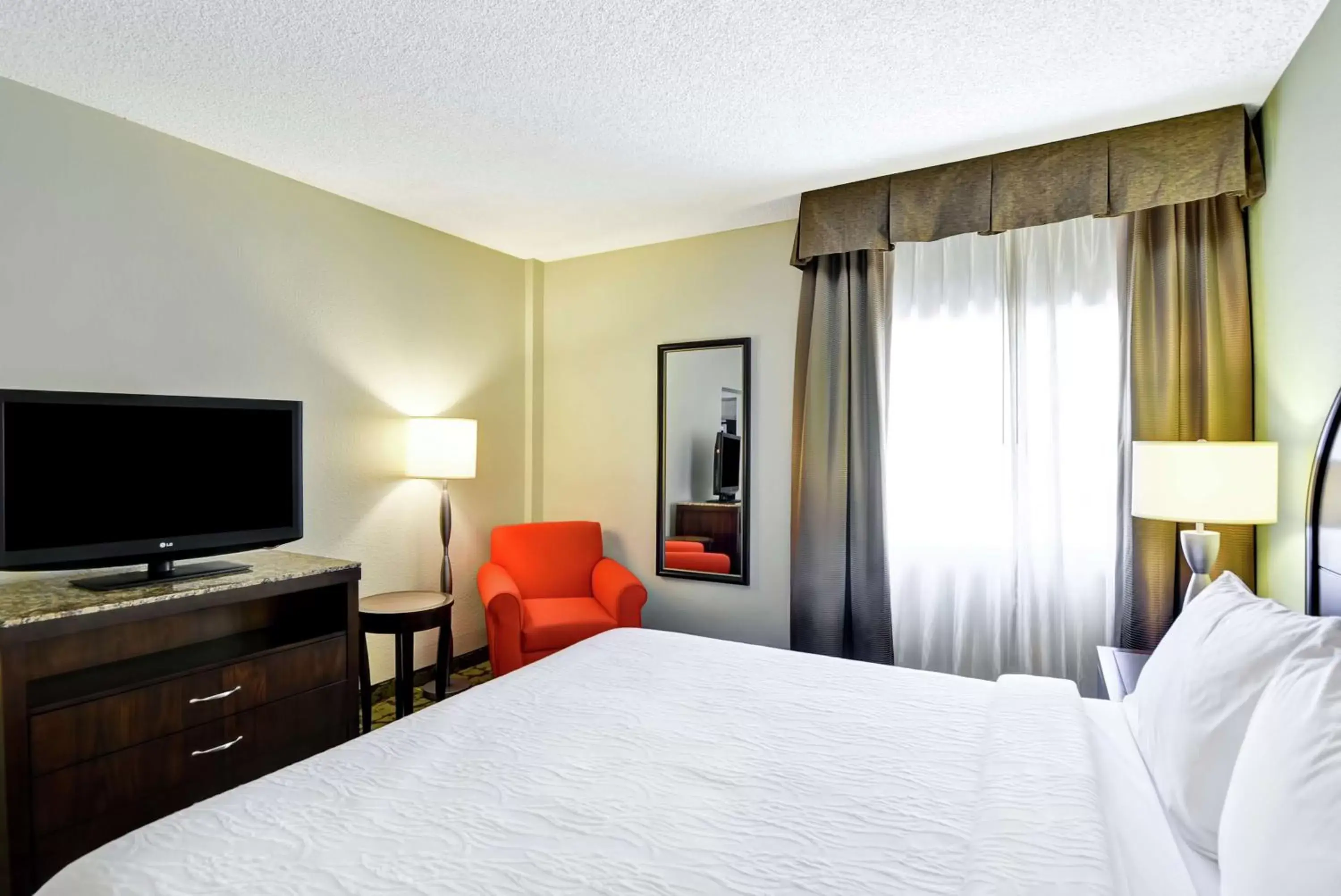 Bedroom, Bed in Hilton Garden Inn Phoenix Midtown