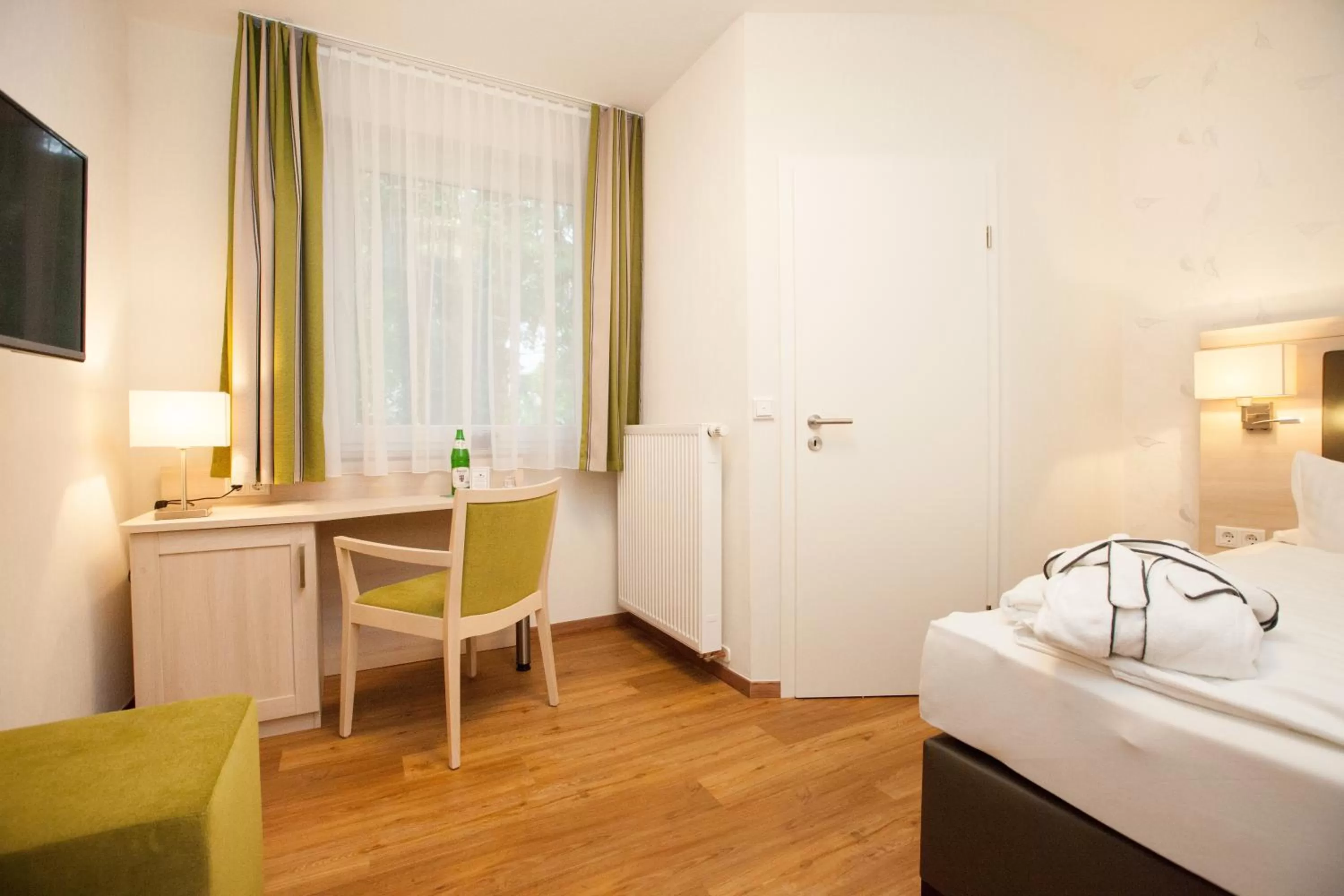 Photo of the whole room, Bed in Ferienhotel Haus Becker