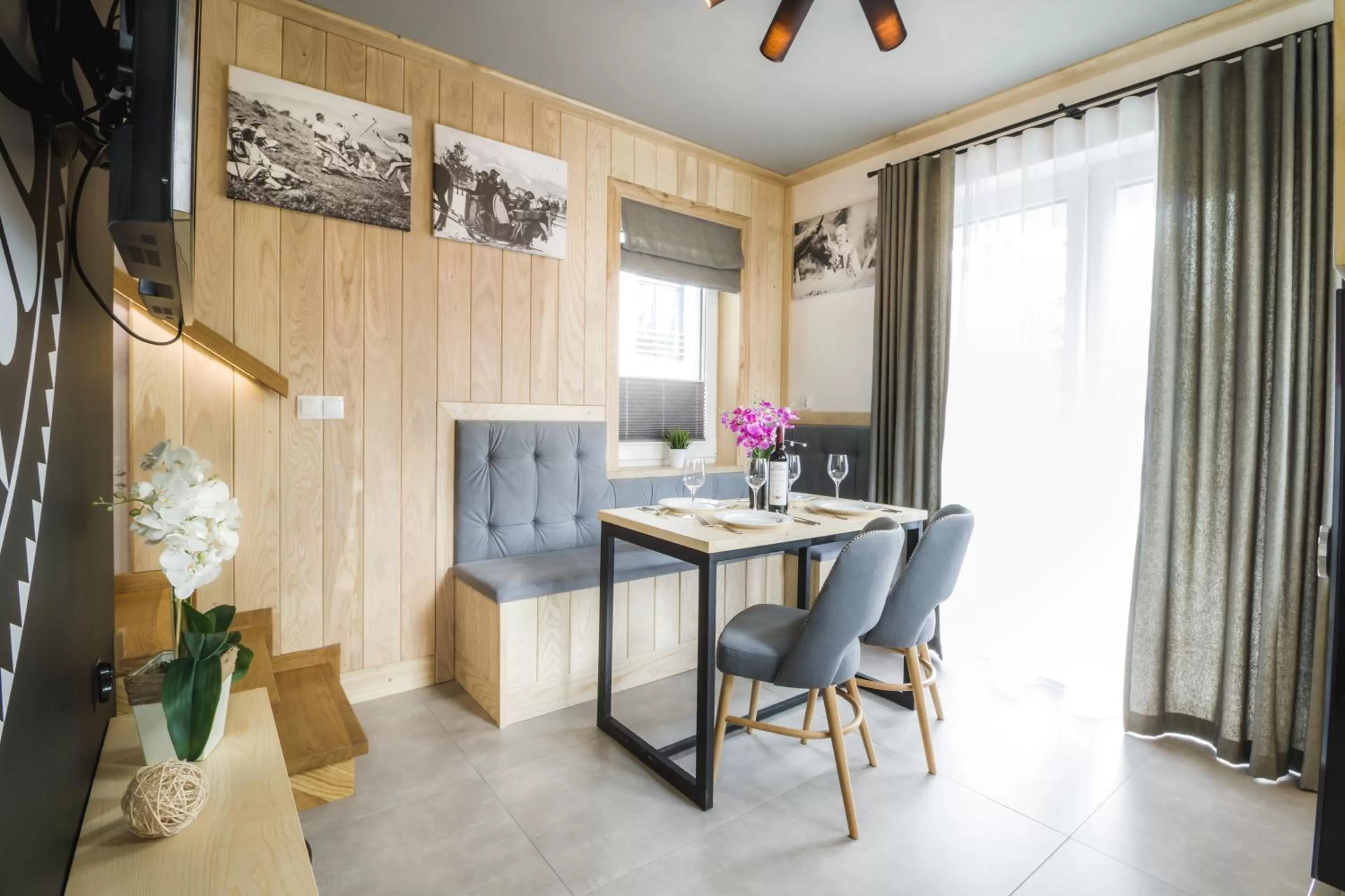 TV and multimedia, Dining Area in Jagiellońska Residence