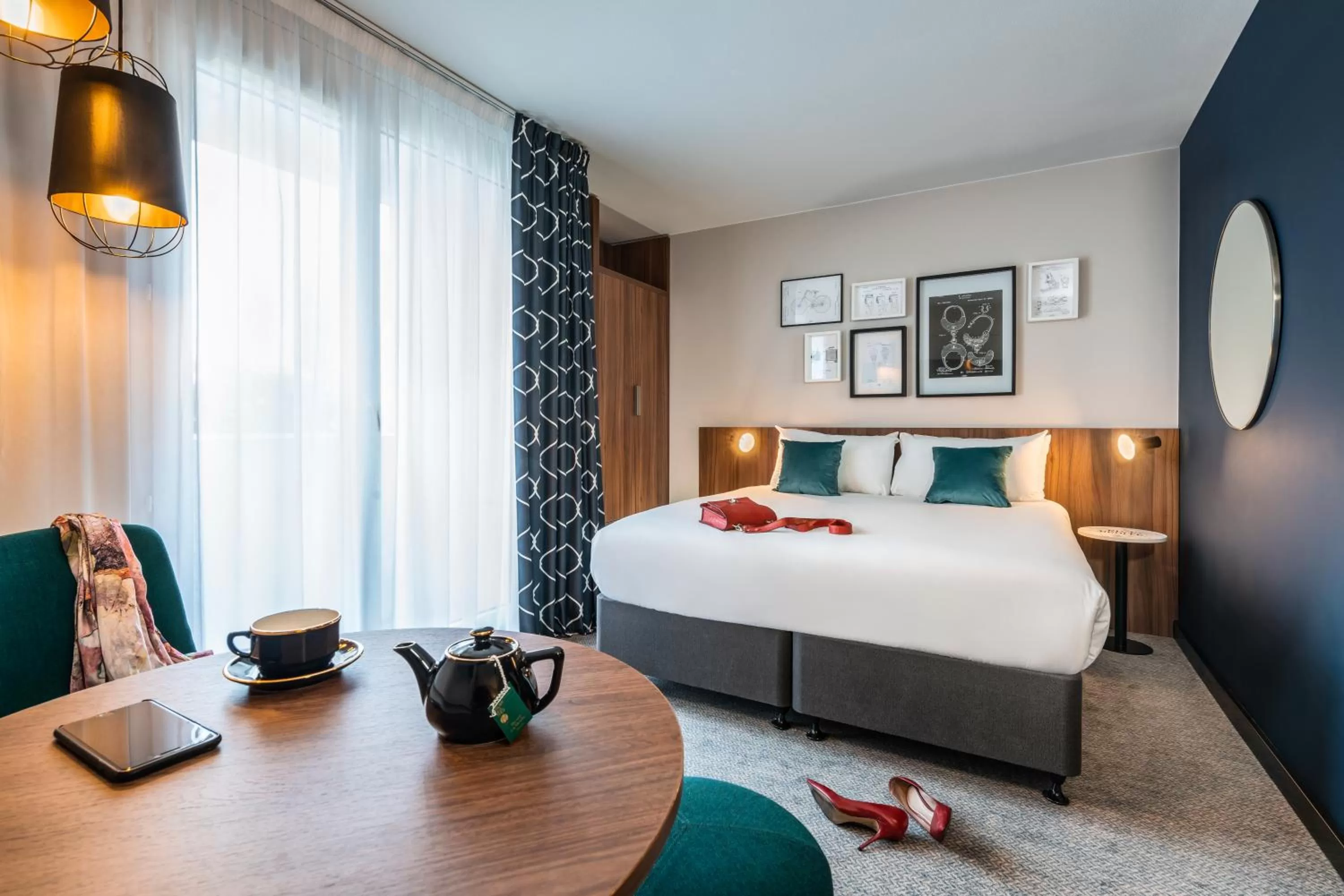 Bed in Mercure Paris Montparnasse Pasteur