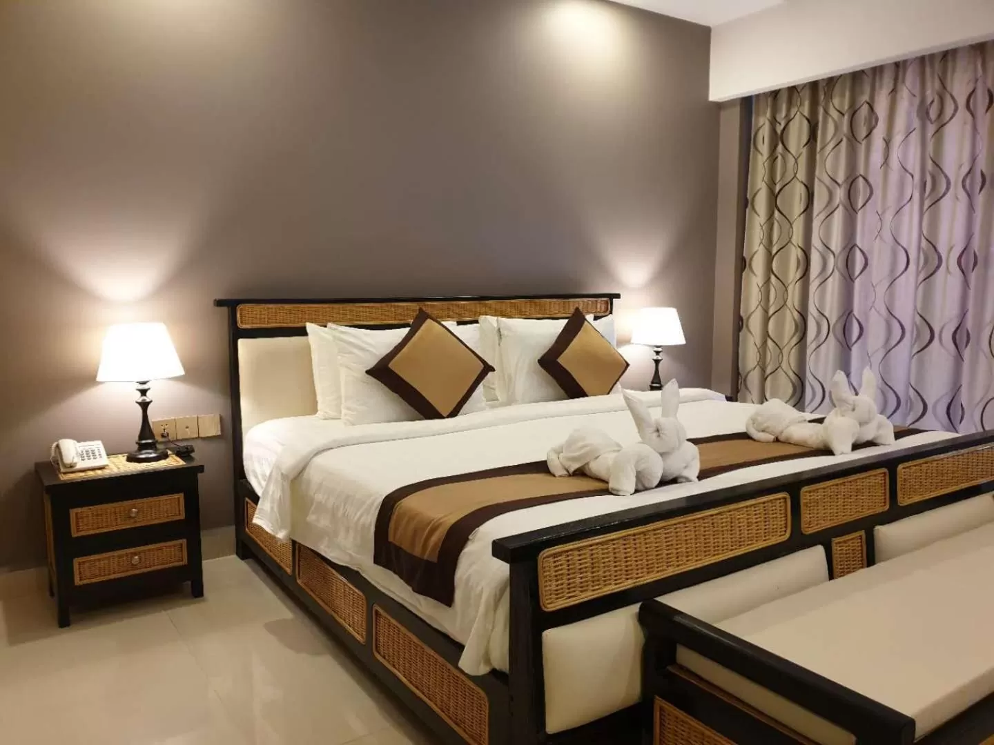 Bed in Aristocrat Residence & Hotel