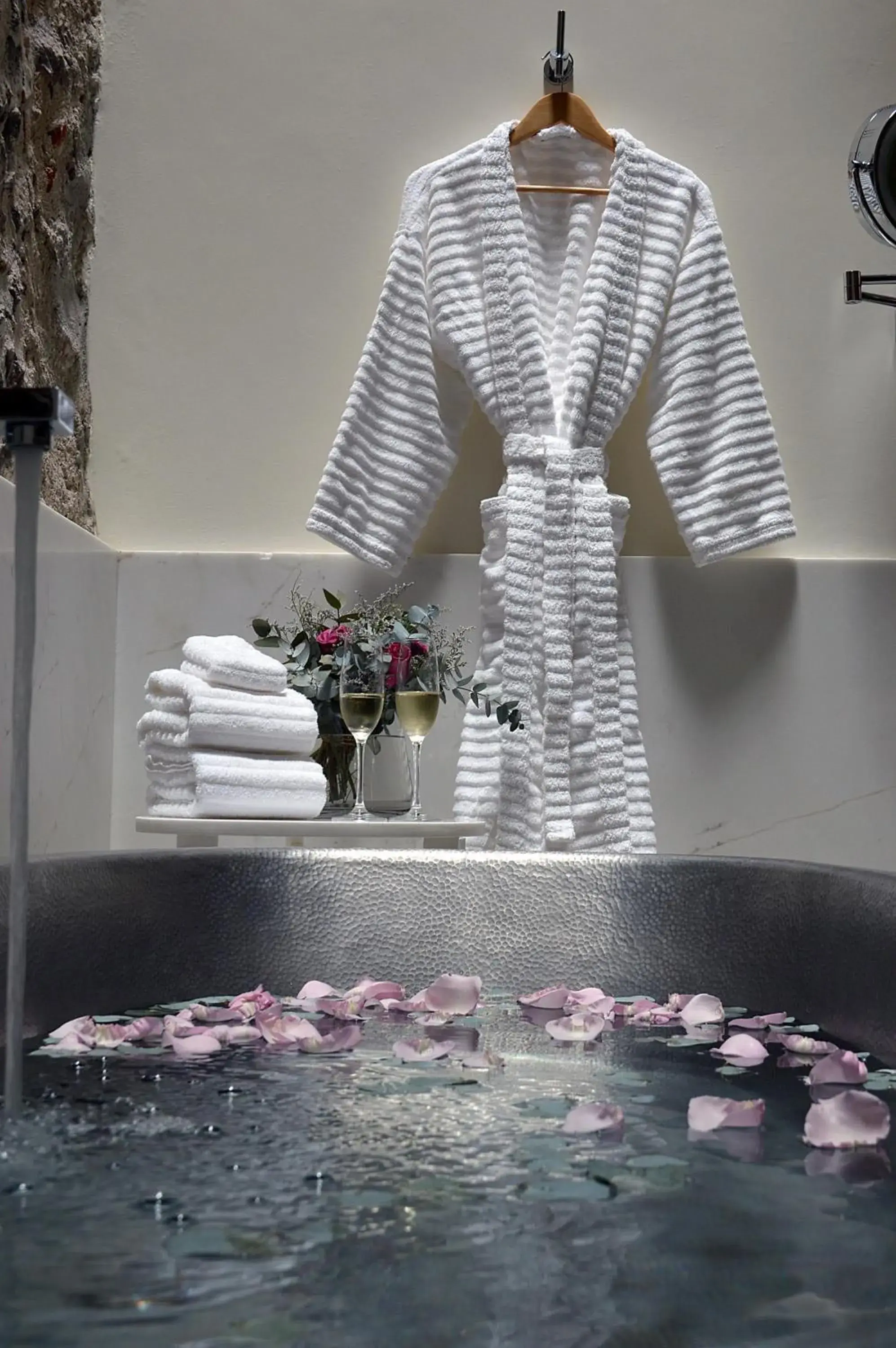 Bathroom in HOTEL CASA BLANCA 7