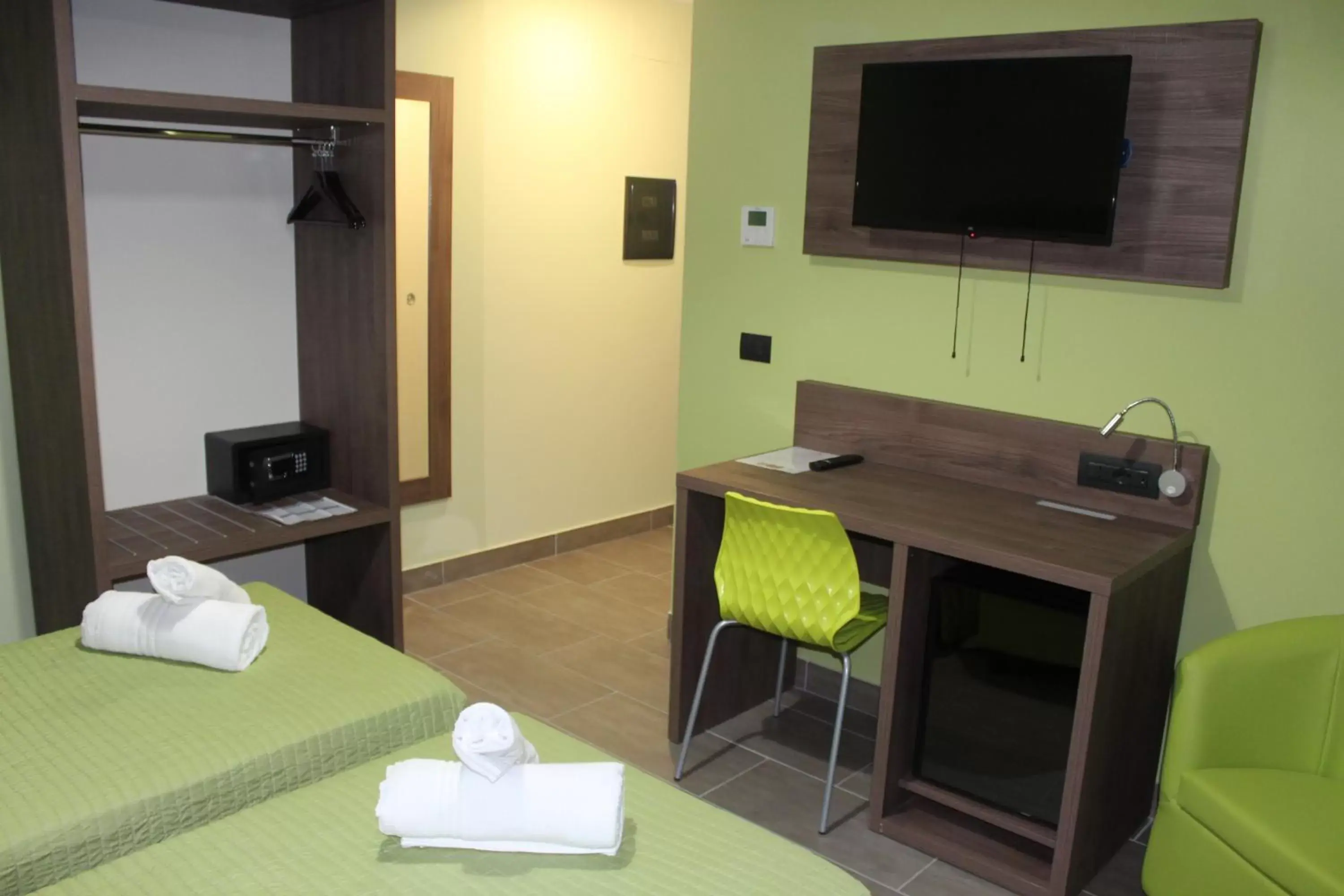 TV and multimedia, TV/Entertainment Center in Hotel Giacosa