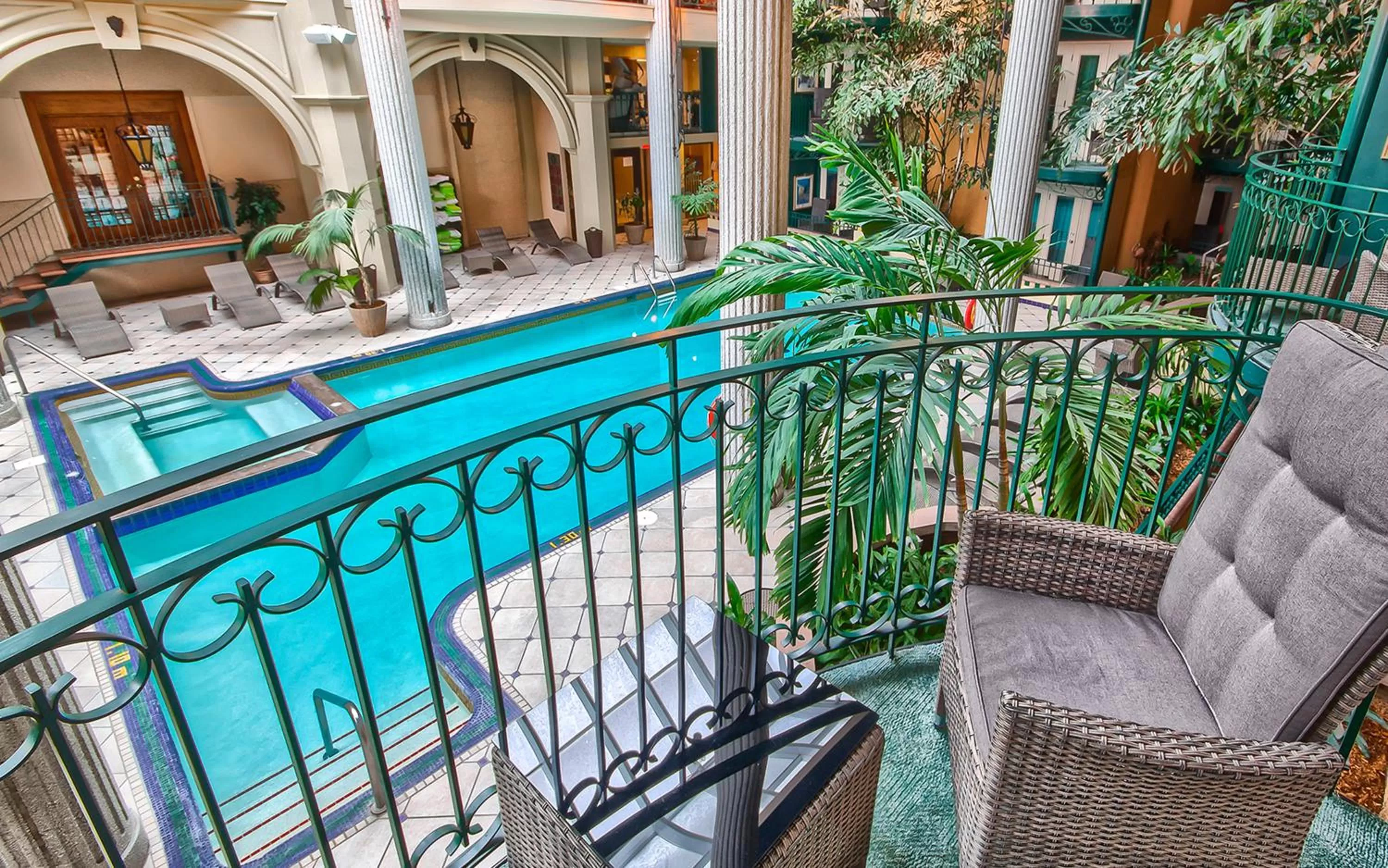 Pool view in Hôtel Plaza Québec par JARO