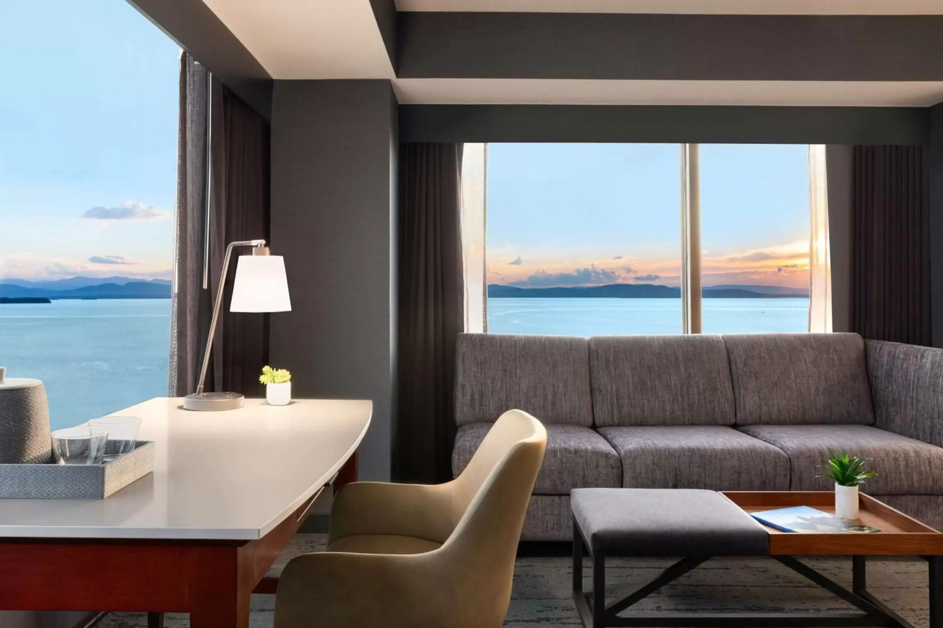 Bedroom, Sea View in Hilton Burlington Lake Champlain