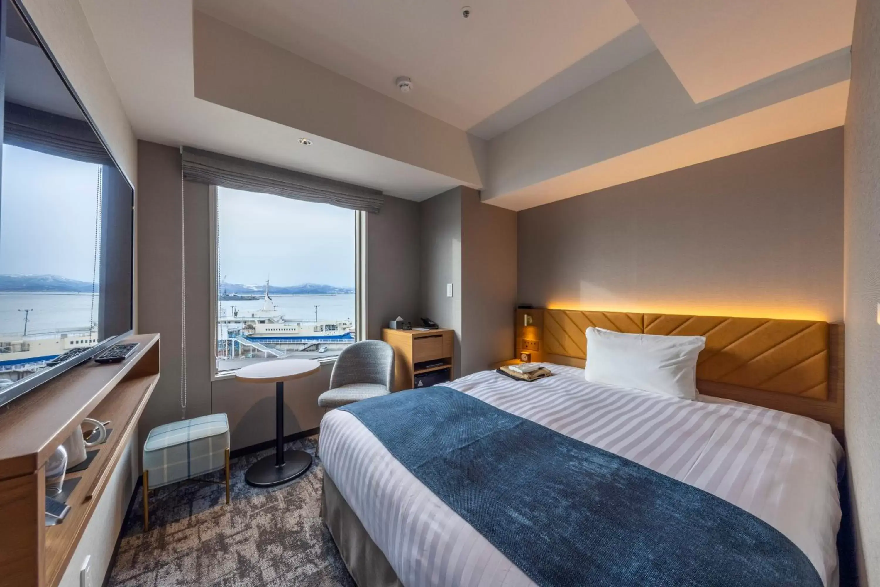 Bed in Tokyu Stay Hakodate Asaichi Akarinoyu Bed in Tokyu Stay Hakodate Asaichi Akarinoyu