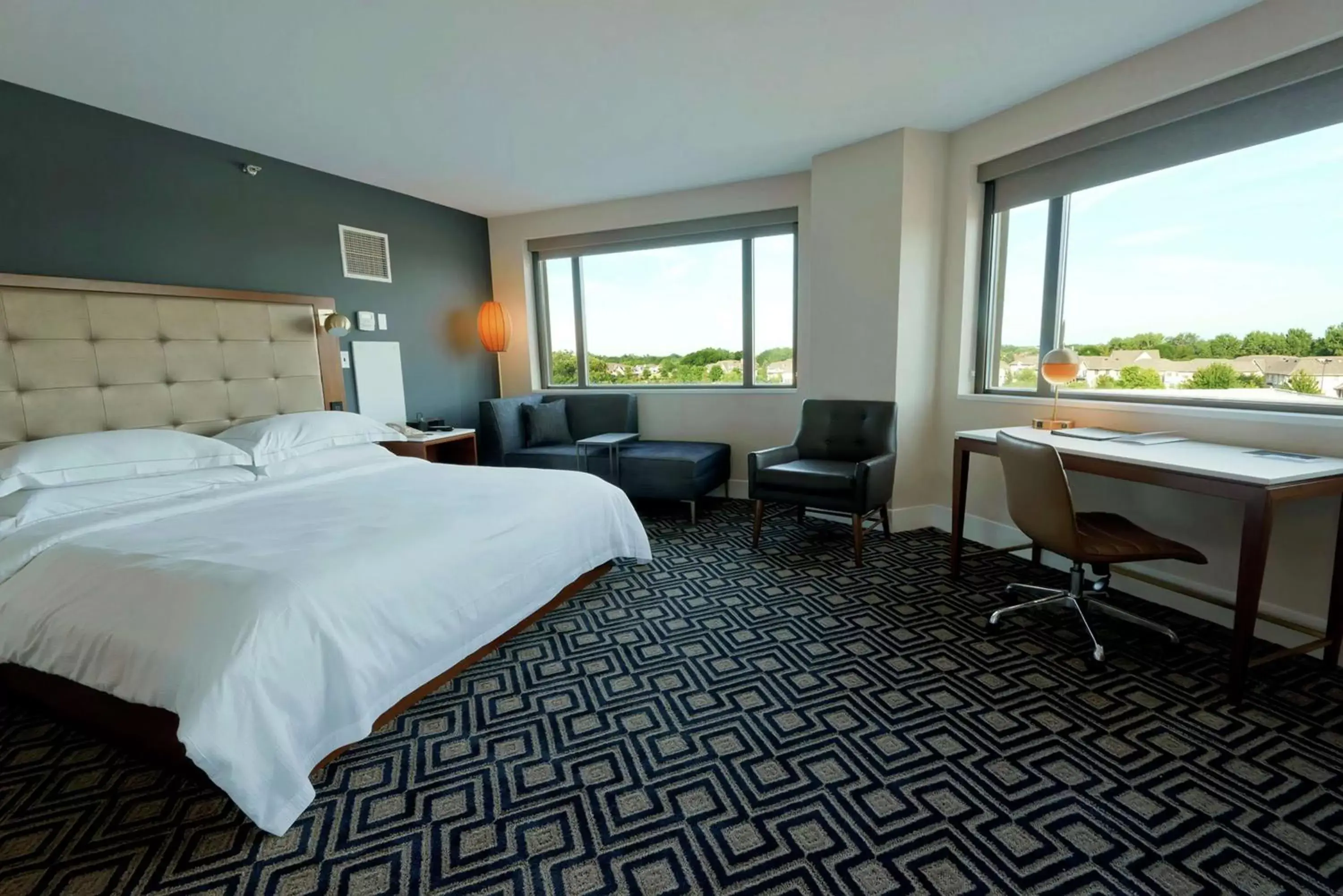 Bedroom in Hilton Chicago Oak Brook Hills Resort & Conference Center