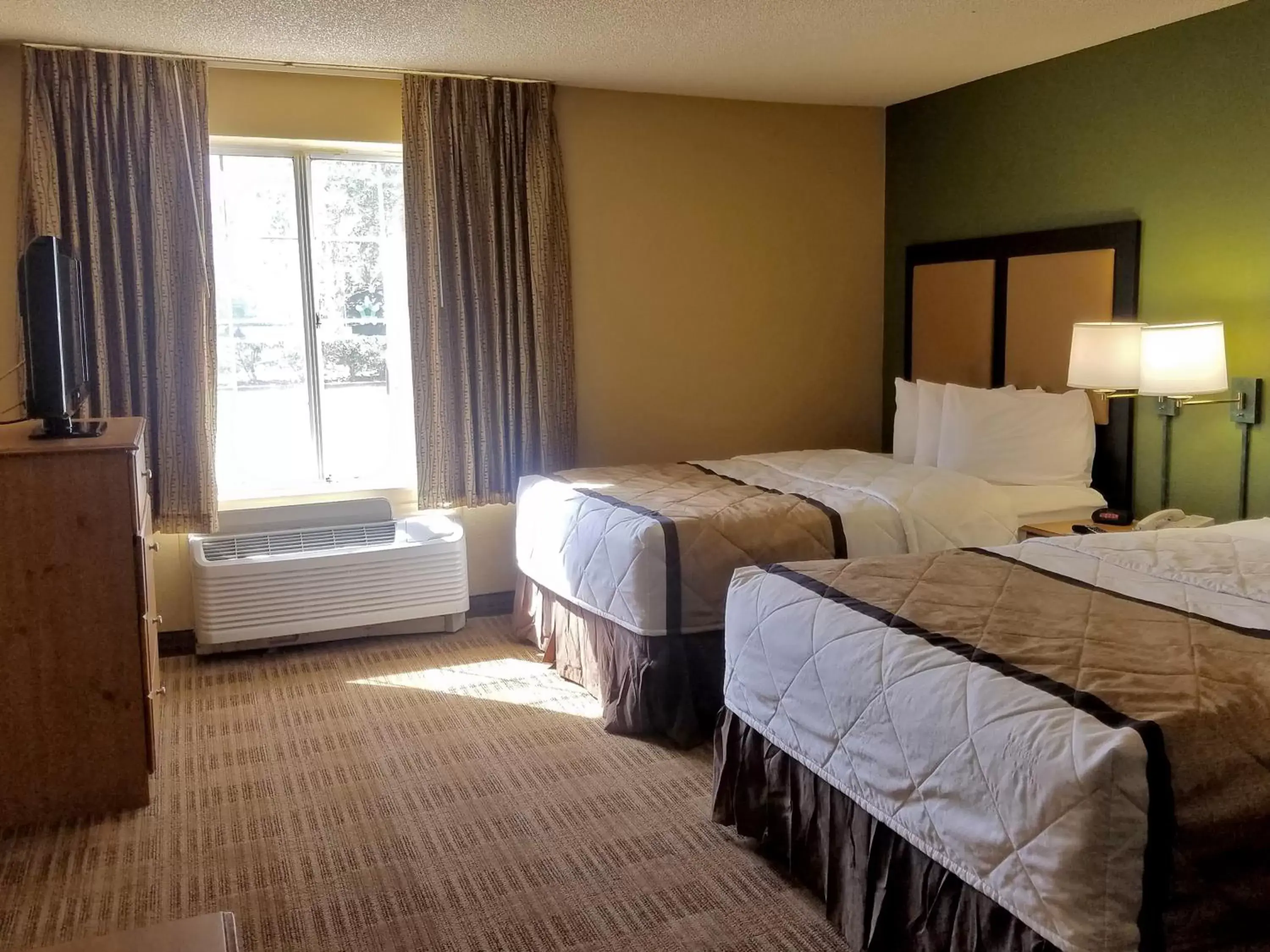 Bed in Extended Stay America Suites - Norwalk - Stamford