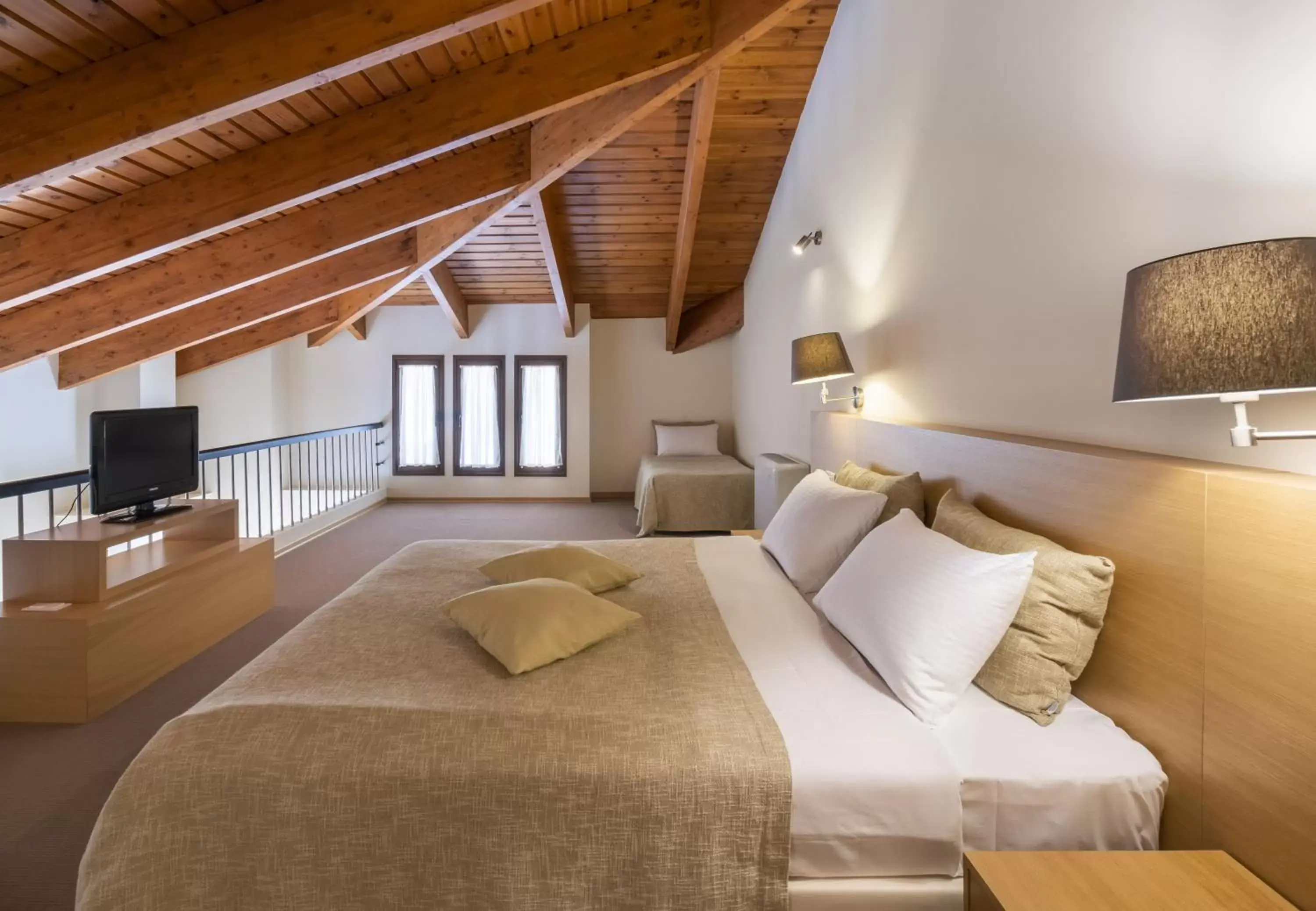 Bedroom, Bed in Domotel Anemolia Mountain Resort