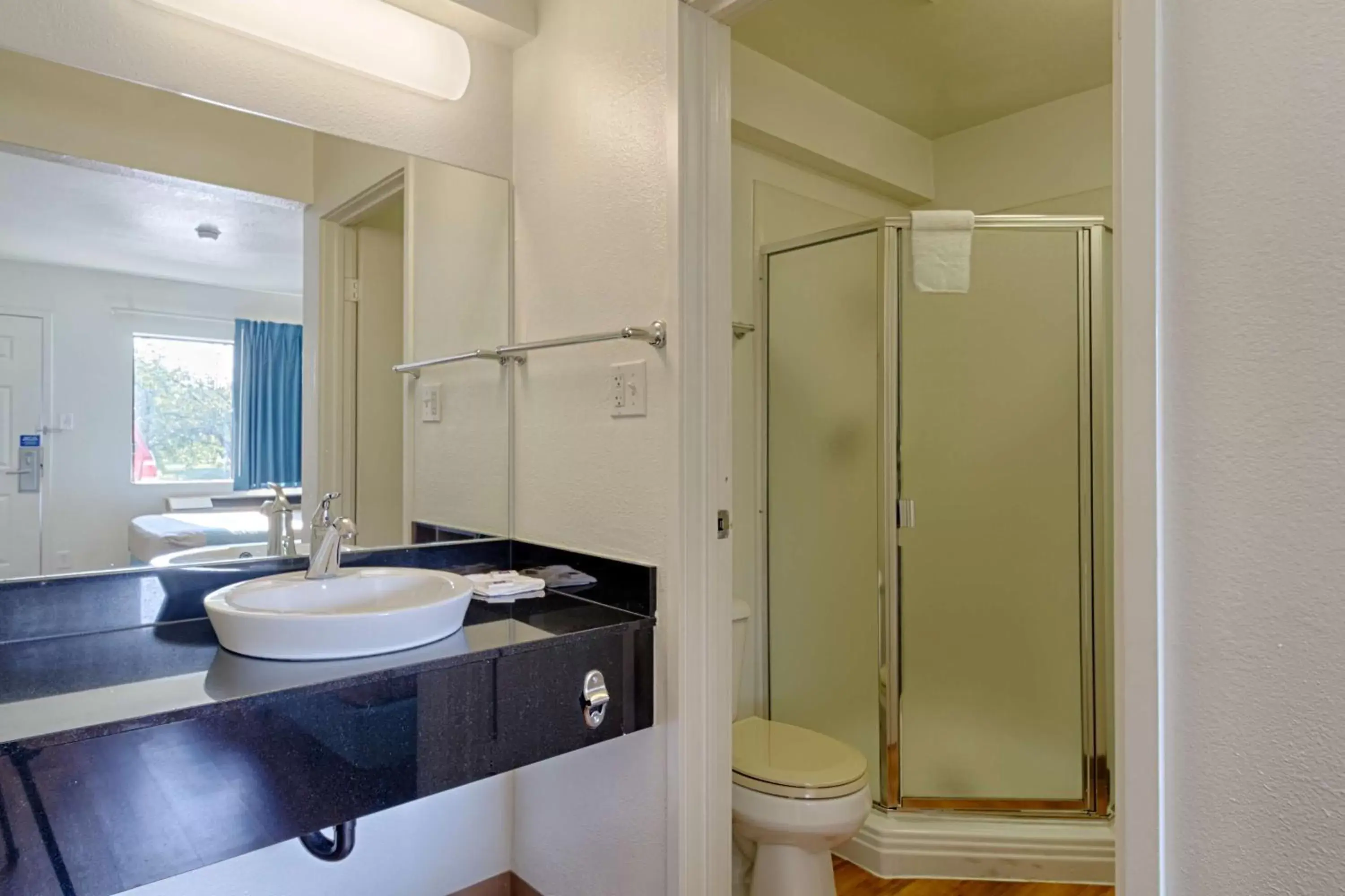 Shower, Bathroom in Motel 6-Laurel, DC - Washington Northeast