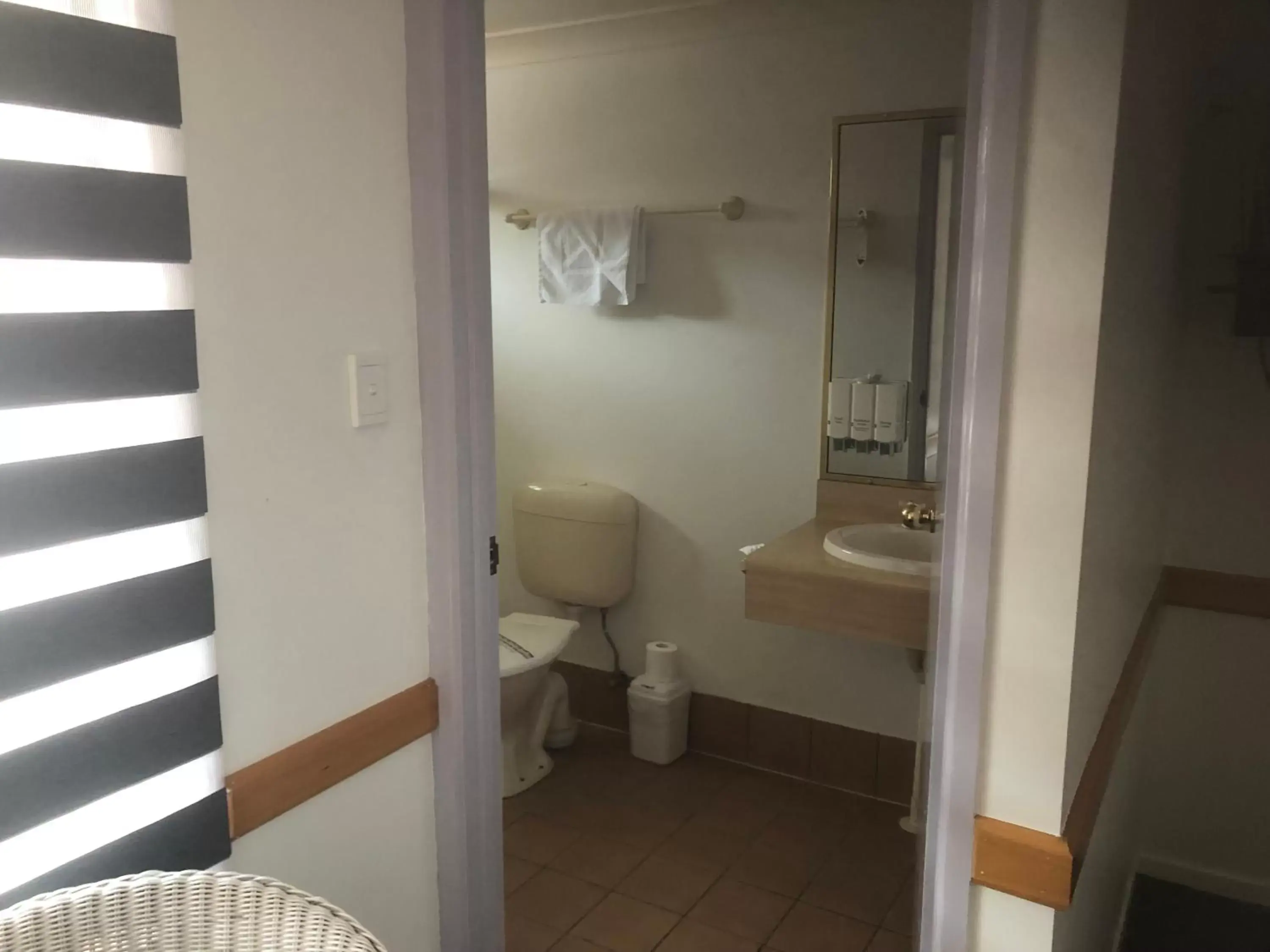 Bathroom in Warwick Vines Motel