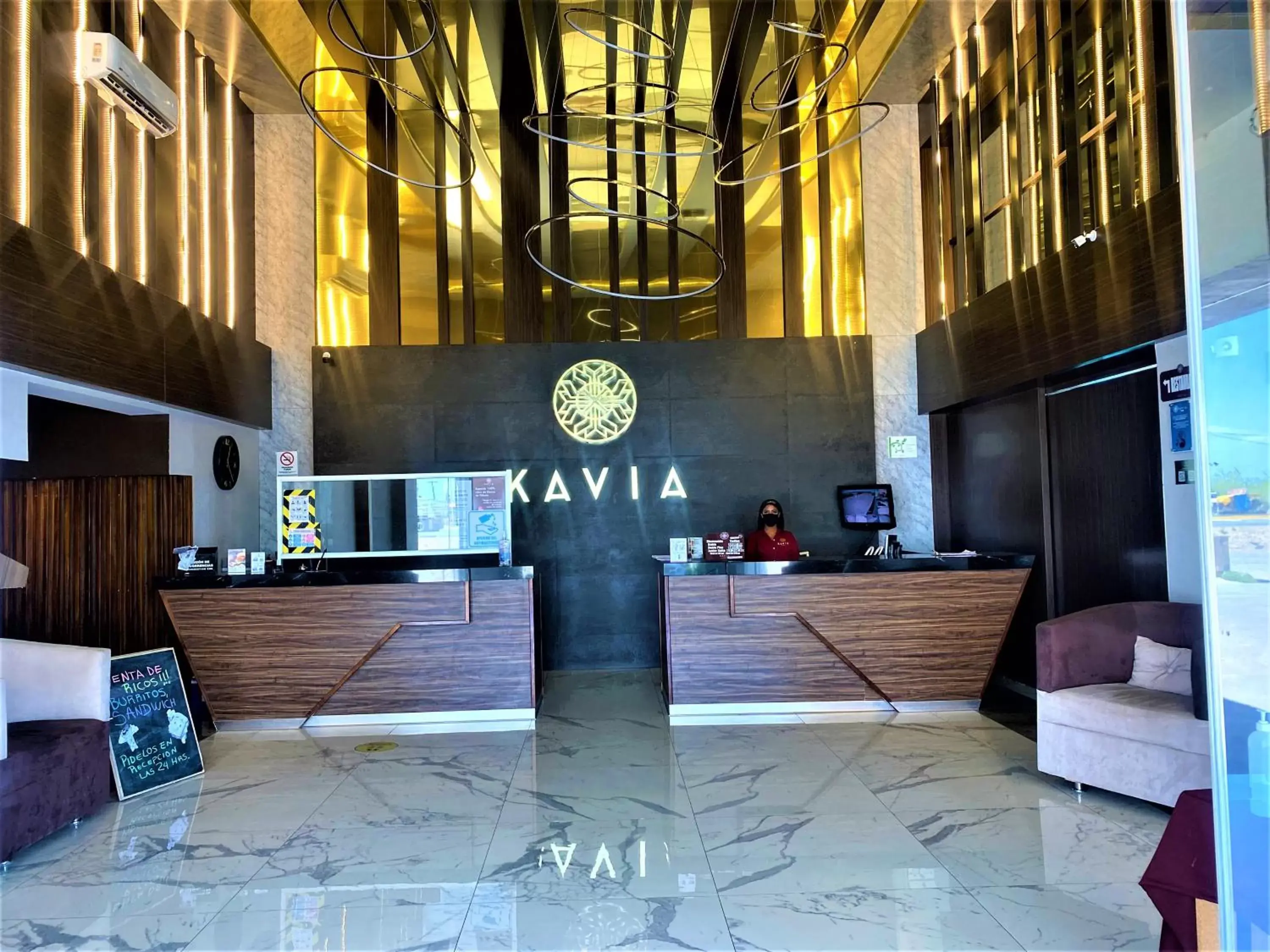 Lobby or reception in KAVIA MEOQUI HOTEL & SUITES