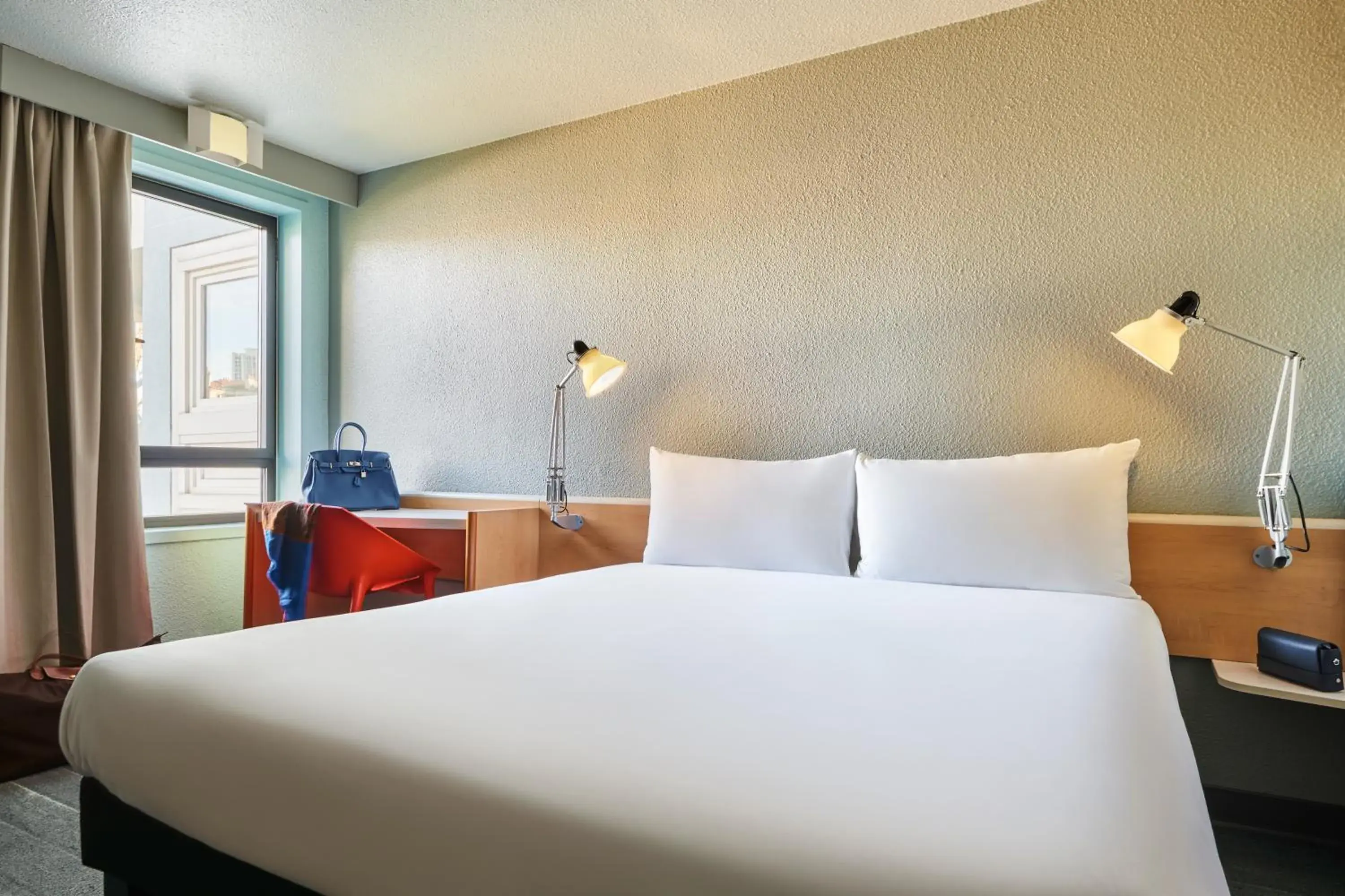 Bedroom, Bed in ibis Paris La Villette Cité des Sciences 19ème Bedroom, Bed in ibis Paris La Villette Cité des Sciences 19ème