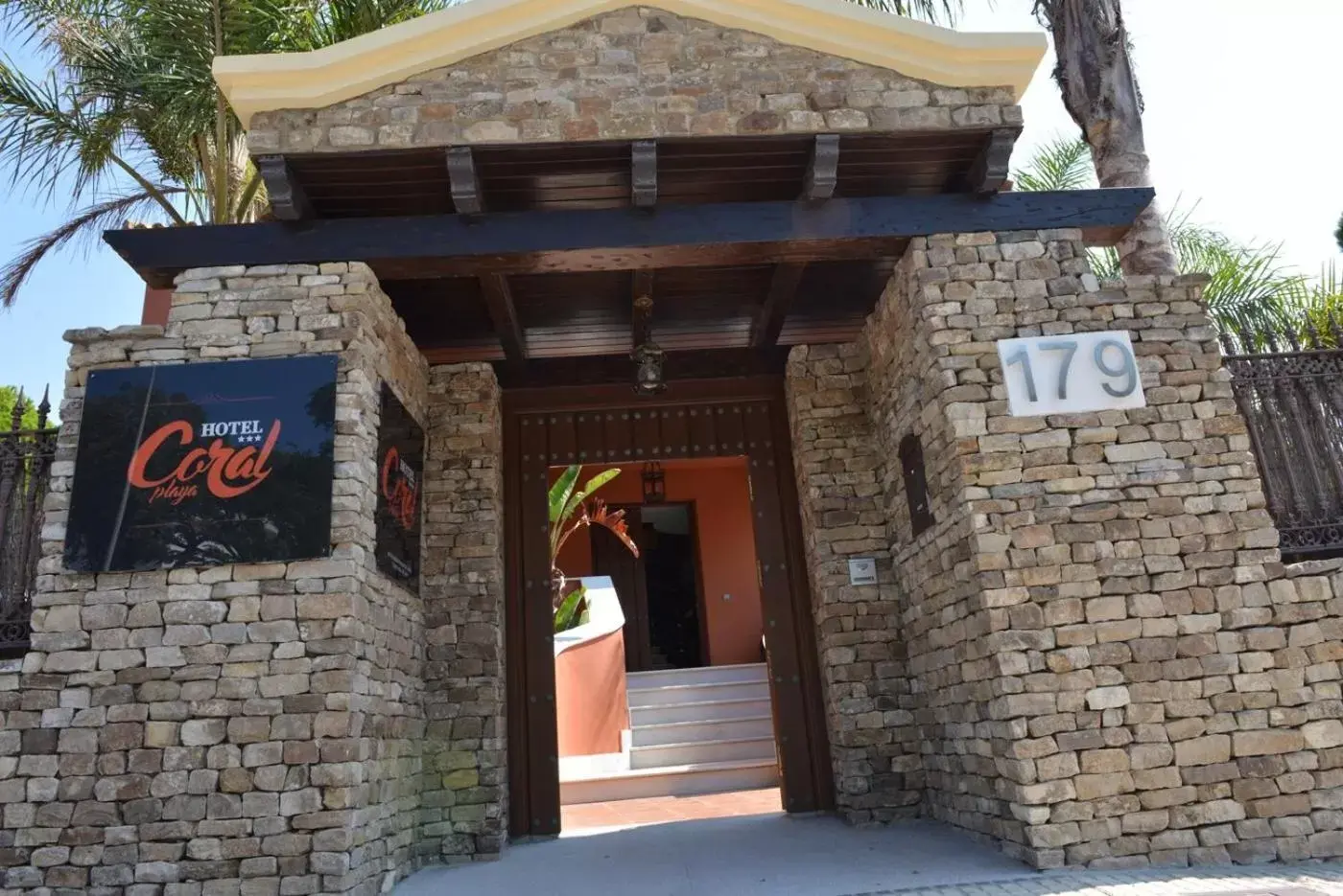Facade/entrance in Hotel Coral Playa