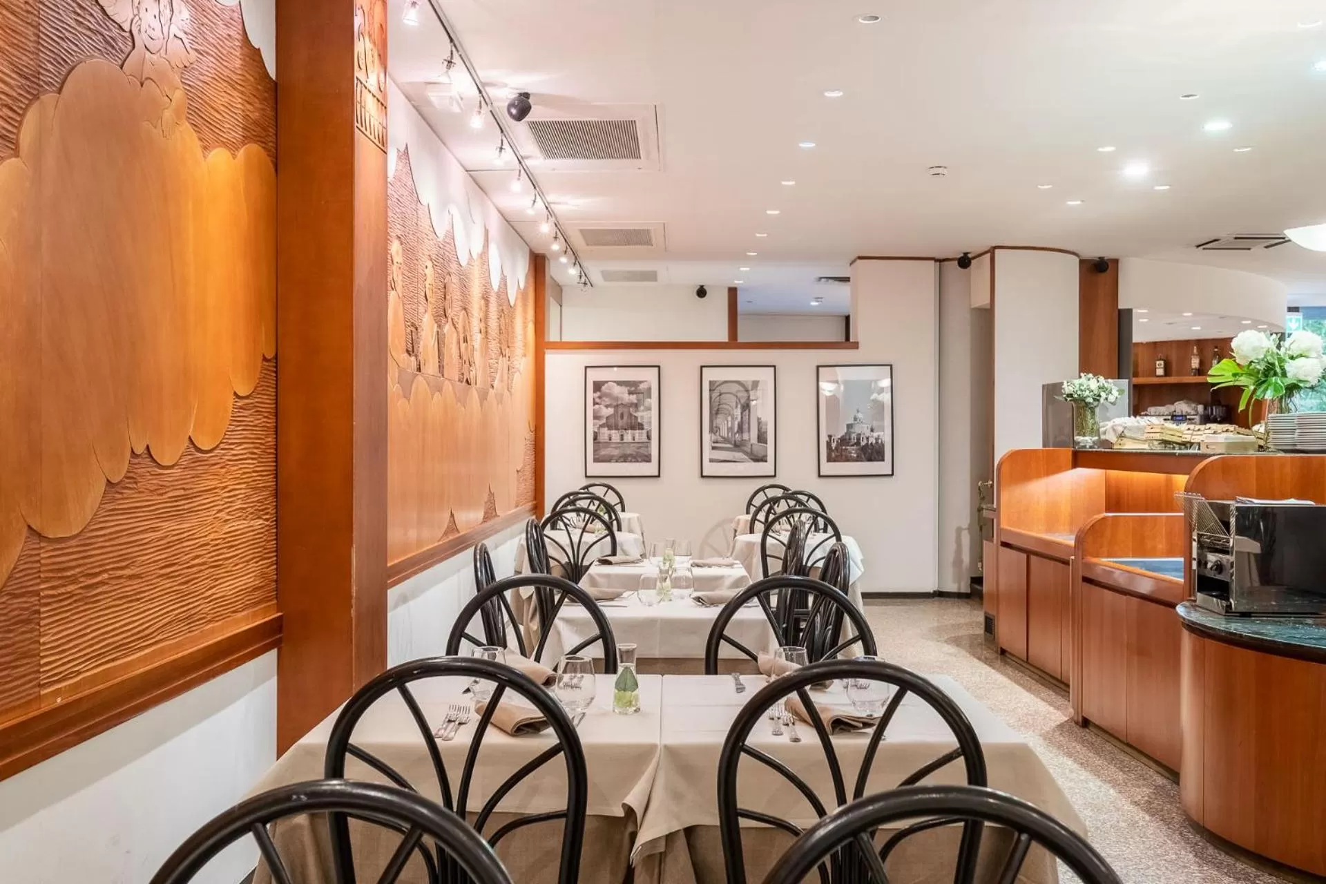 Restaurant/places to eat in SHG Hotel Bologna