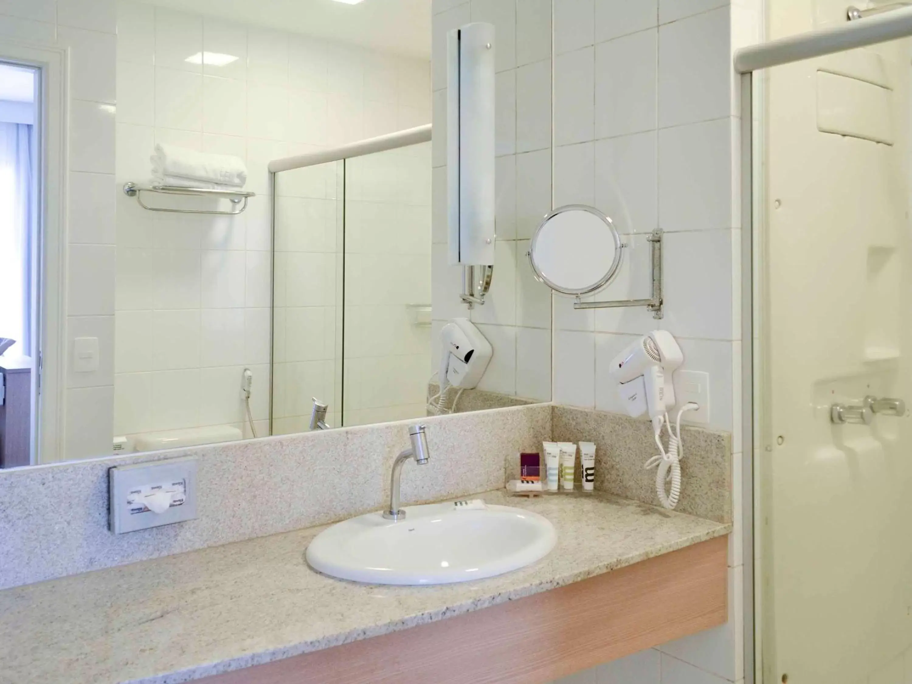 Photo of the whole room, Bathroom in Mercure Manaus