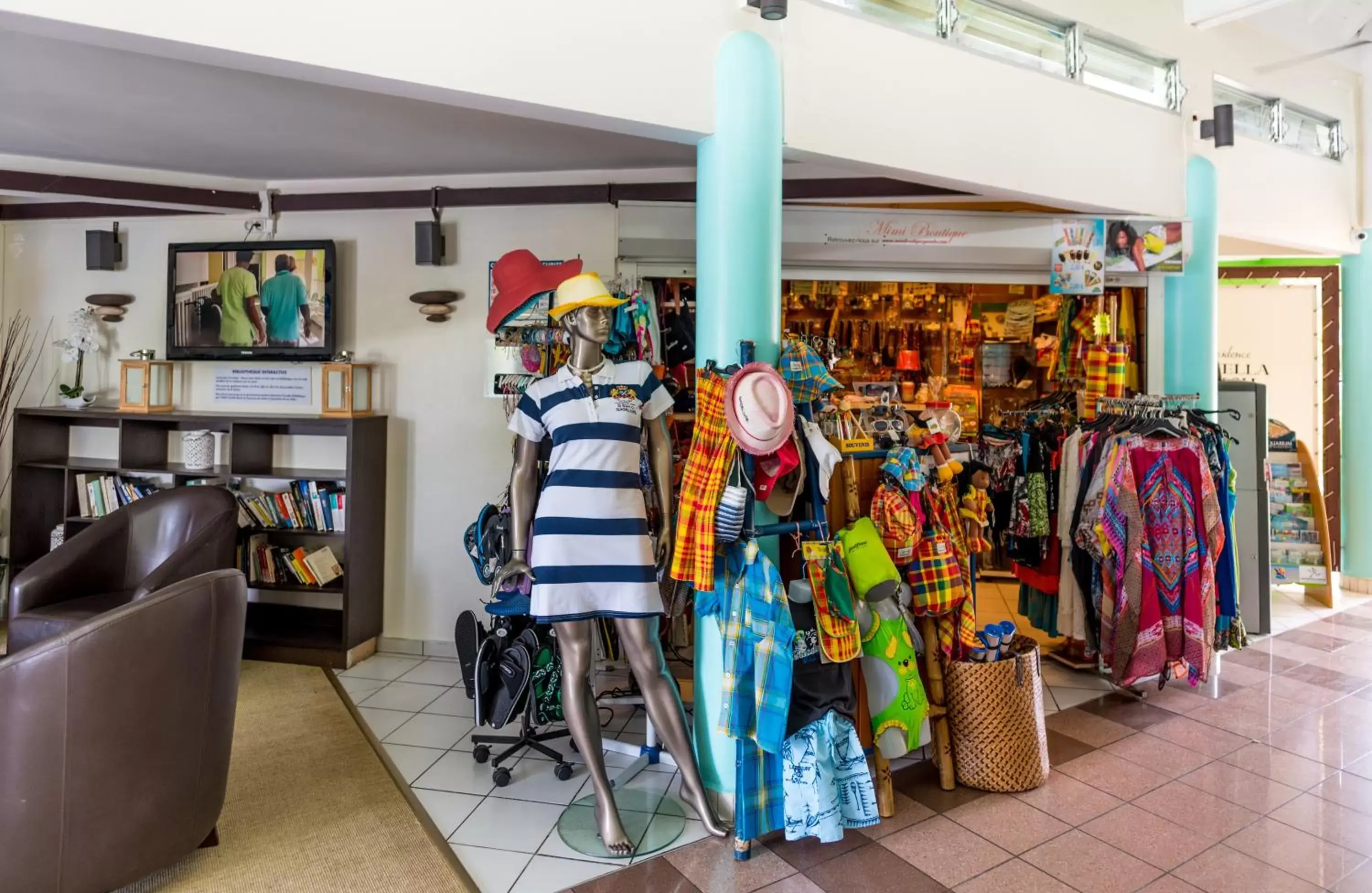 On-site shops in Canella Beach Hotel