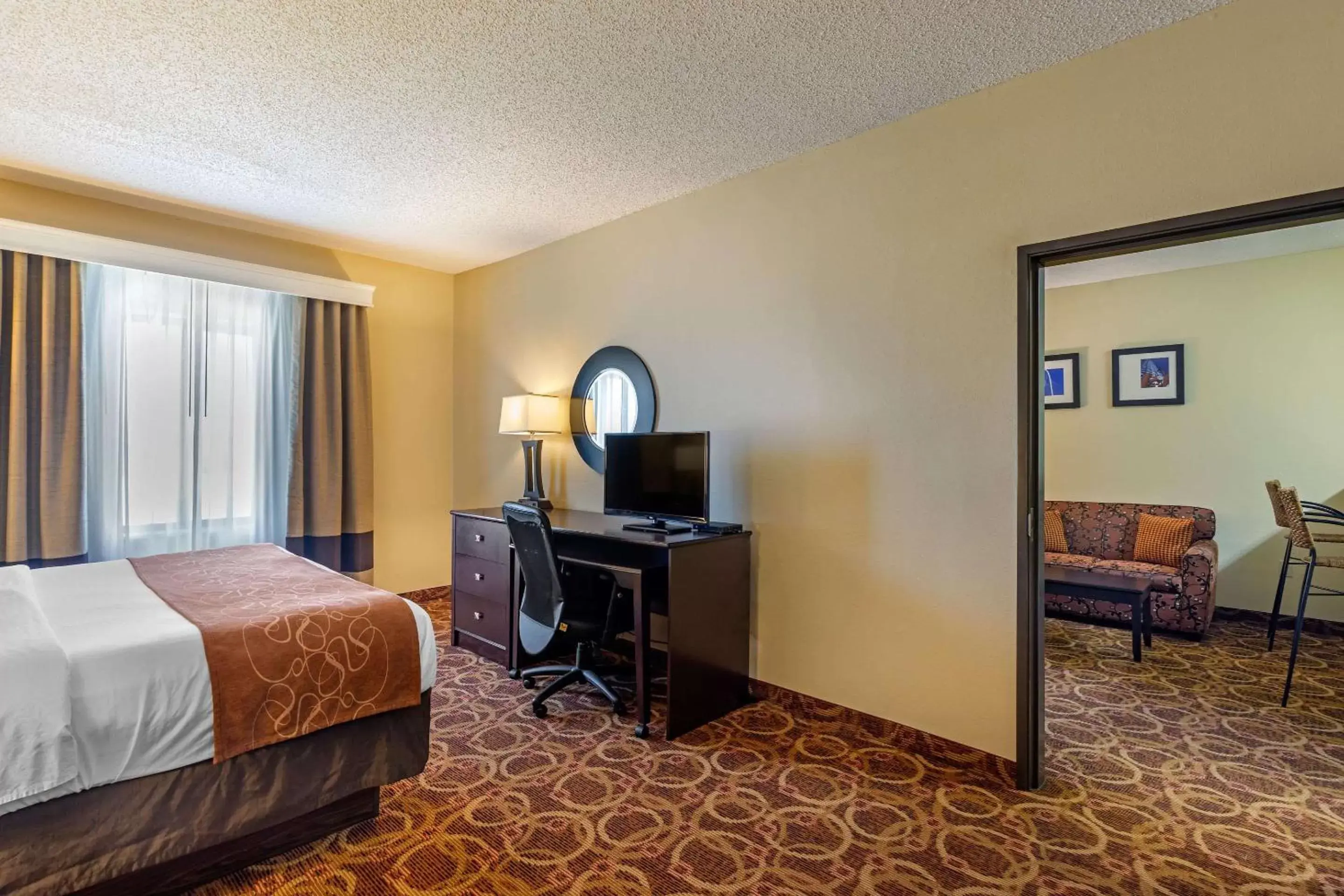 Photo of the whole room, TV/Entertainment Center in Comfort Suites McKinney-Allen