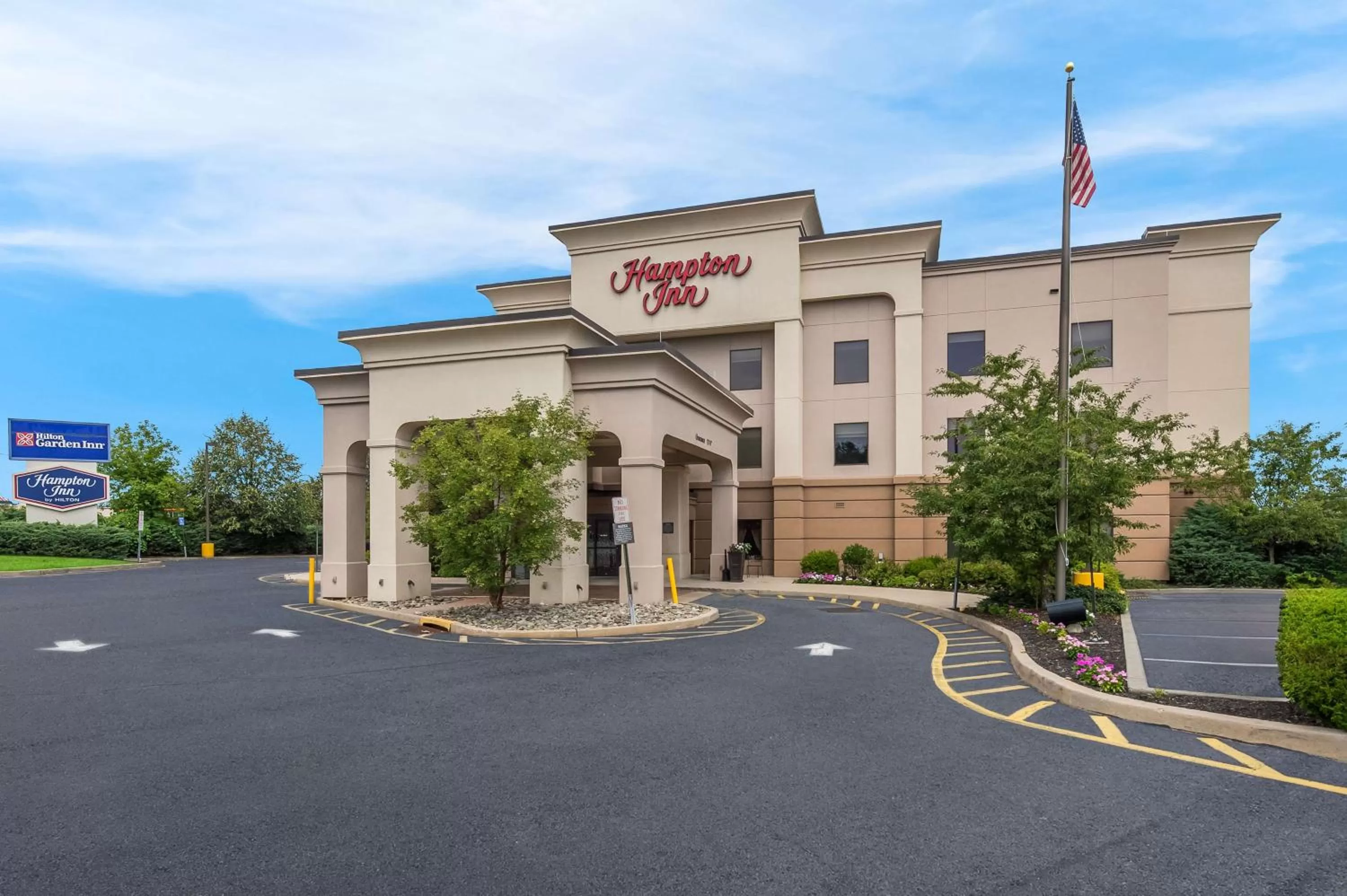 Property building in Hampton Inn Nanuet
