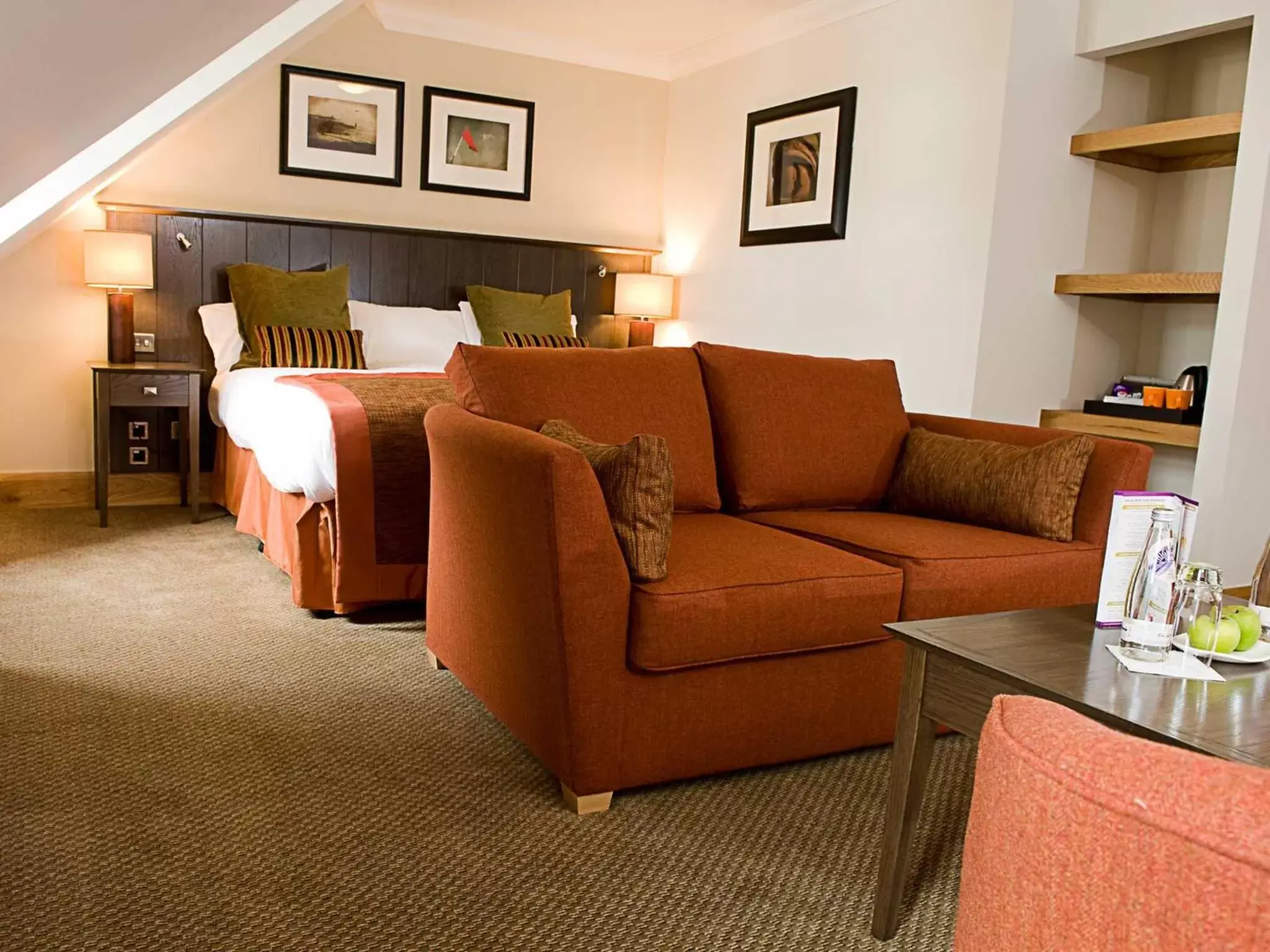 Photo of the whole room, Seating Area in Old Loans Inn