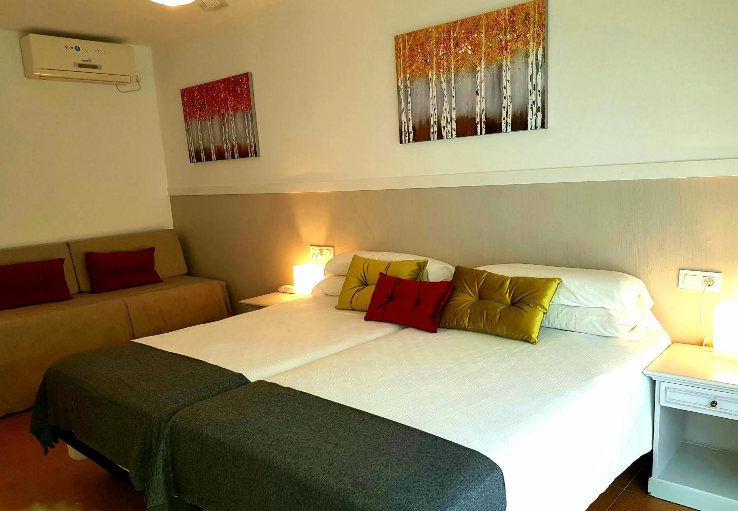 Photo of the whole room, Bed in Campomar Playa