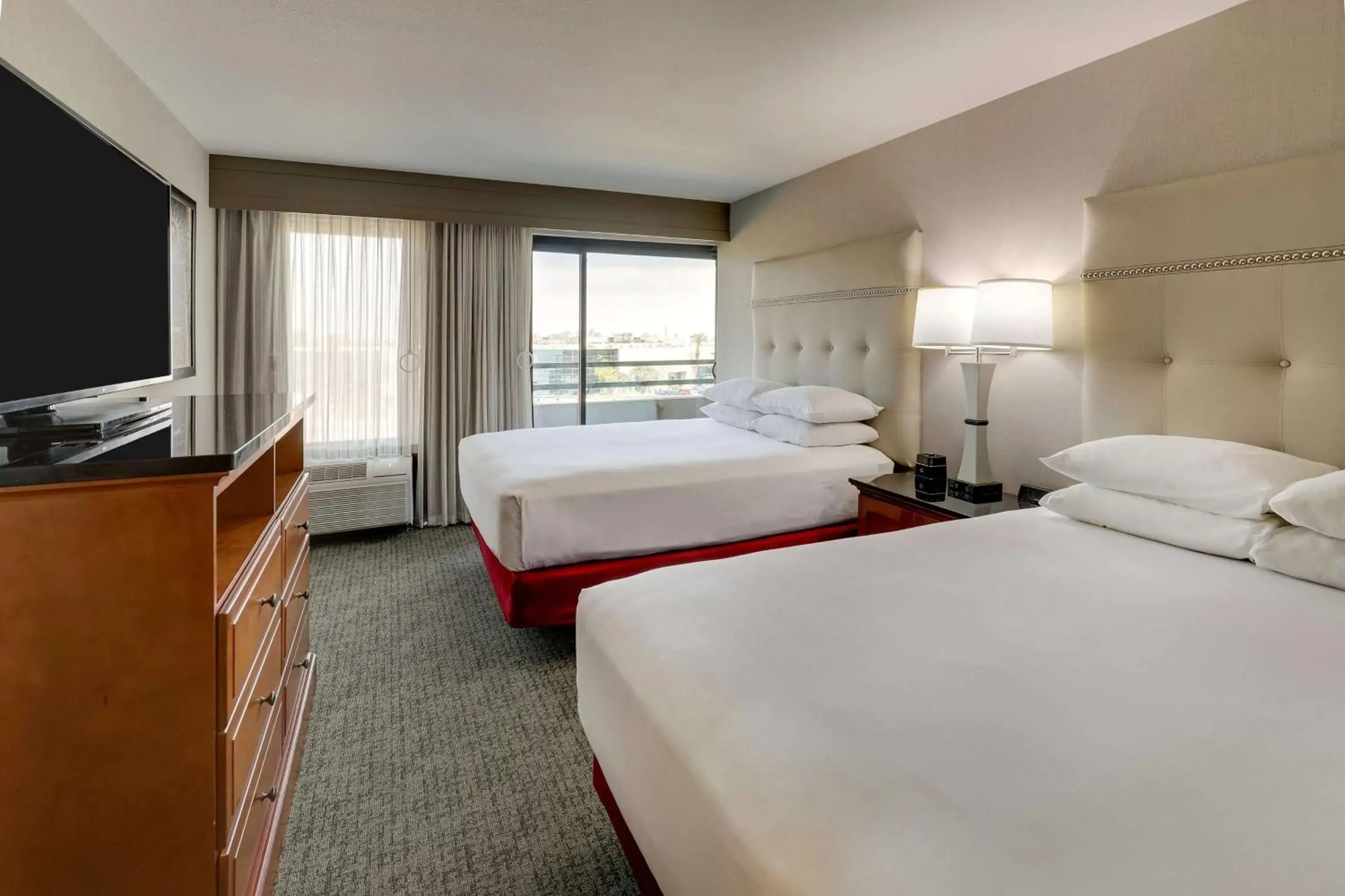 Bedroom, Bed in Drury Inn & Suites Phoenix Airport