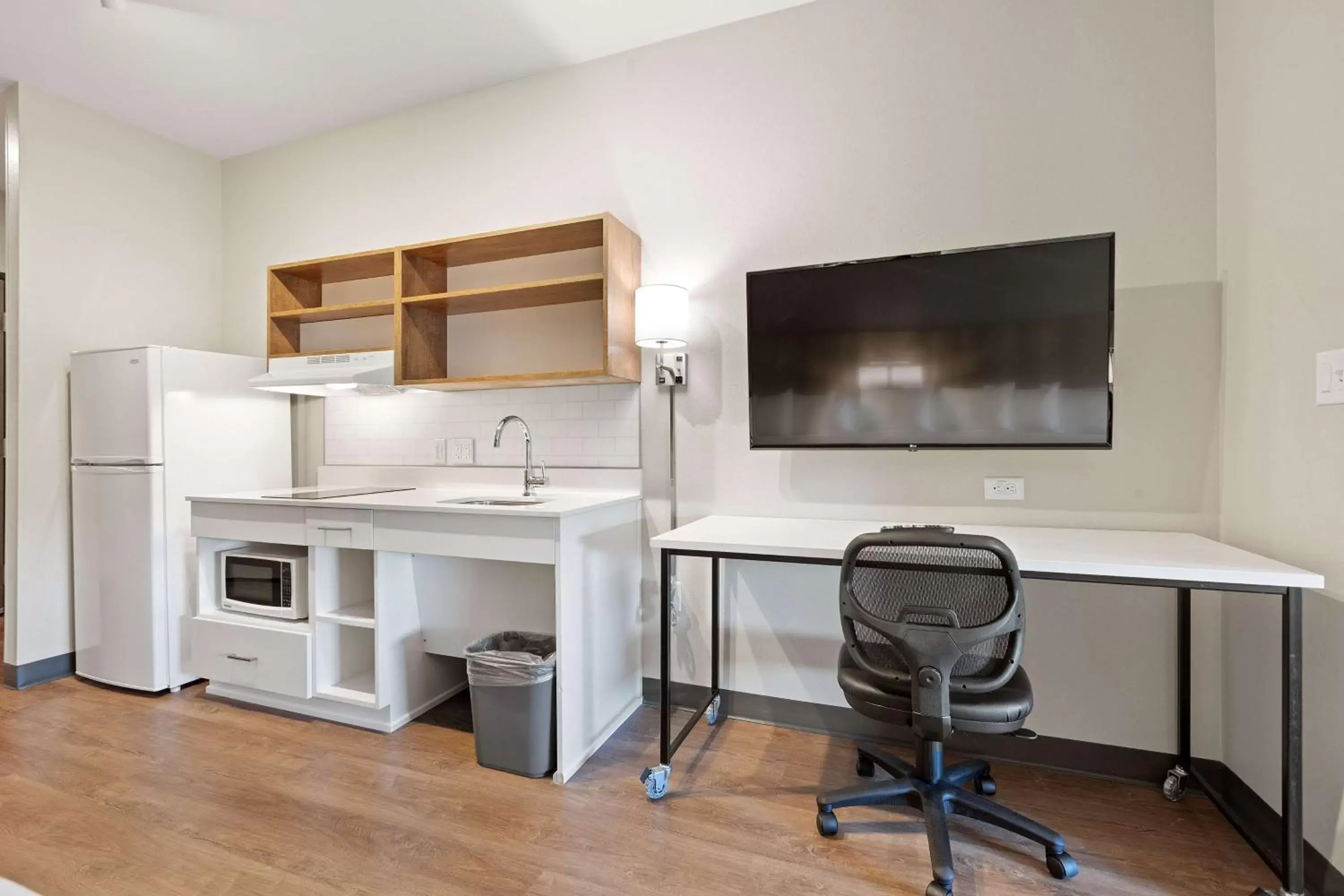 Bedroom, Kitchen/Kitchenette in Extended Stay America Premier Suites - Fredericksburg