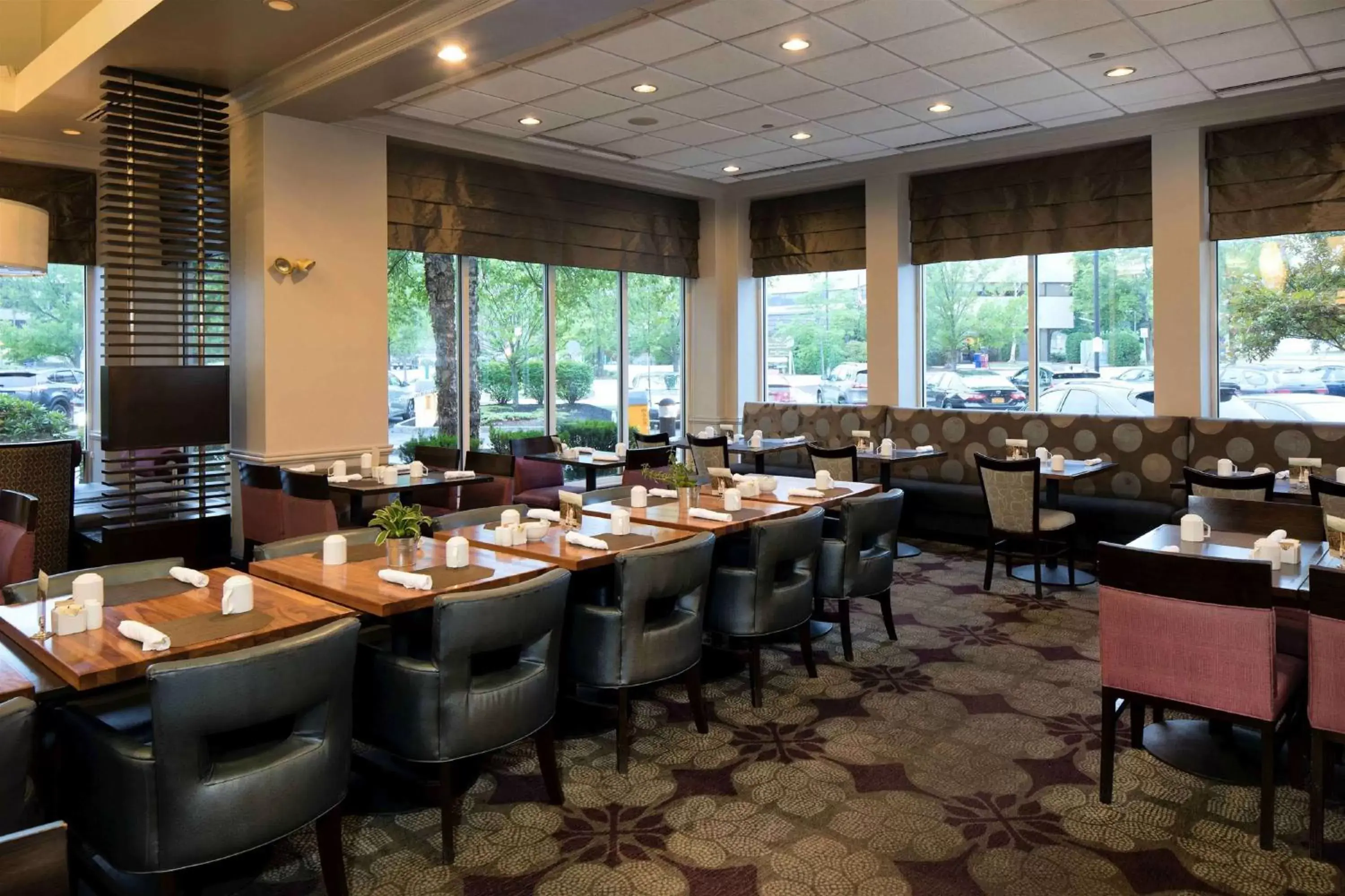 Dining area, Restaurant/Places to Eat in Hilton Garden Inn Auburn Riverwatch