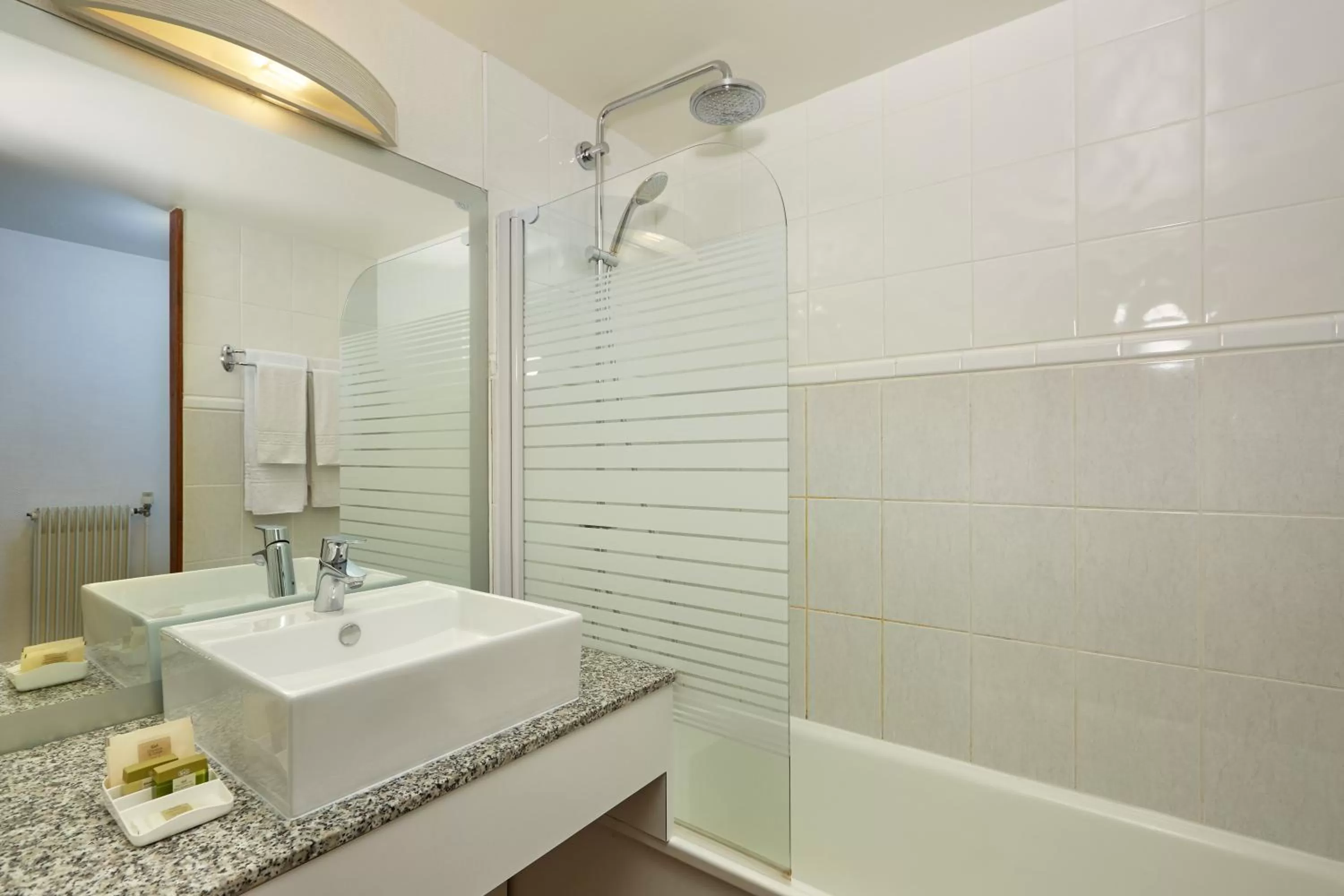 Shower in Kyriad Prestige Beaune le Panorama