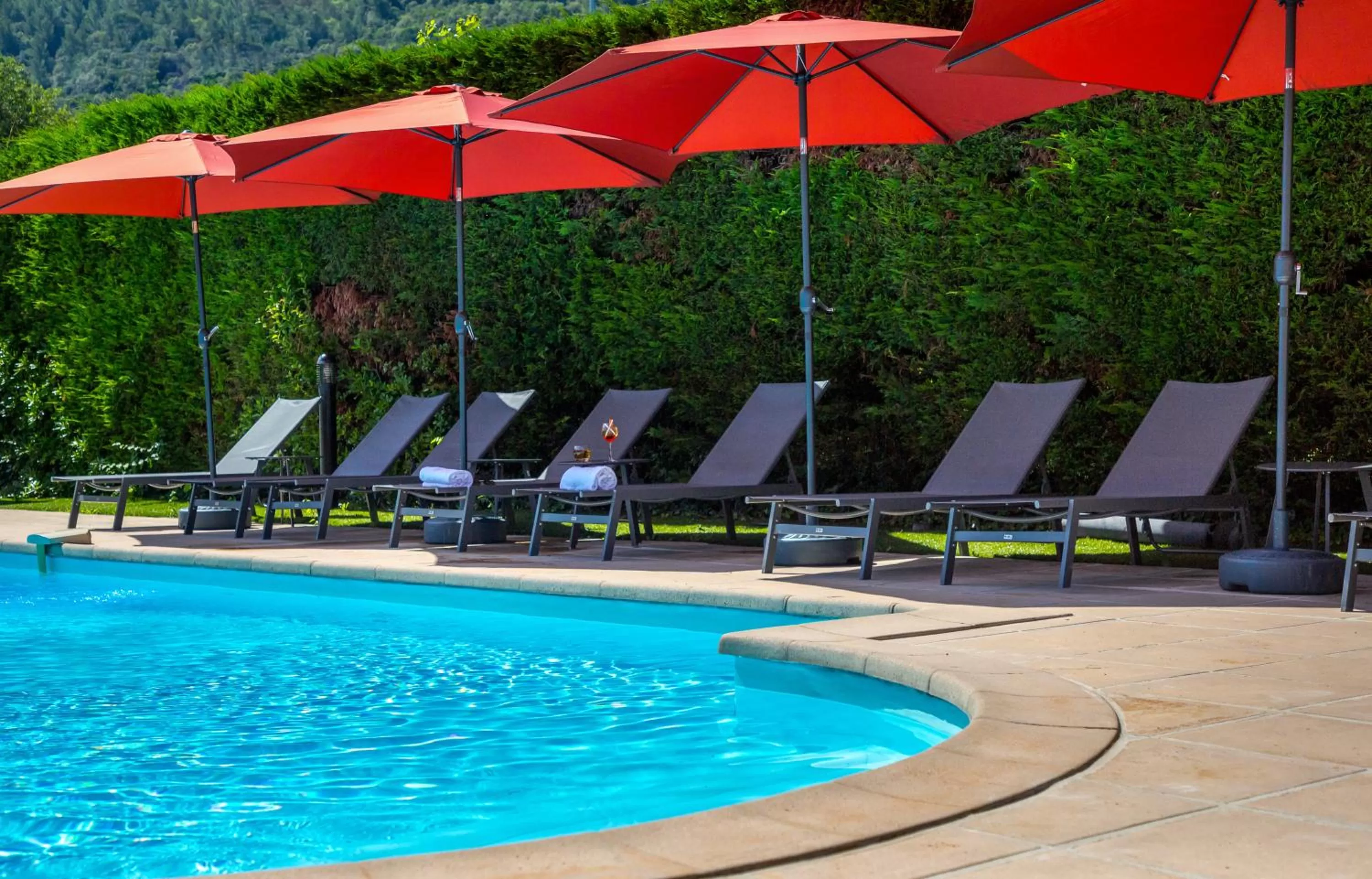 Swimming pool in KYRIAD MARSEILLE EST - Aubagne Gémenos