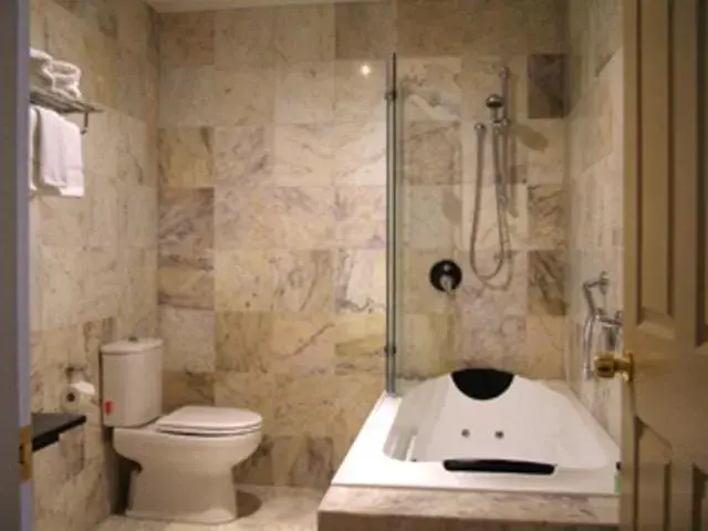 Bathroom in The Hotel Shamrock