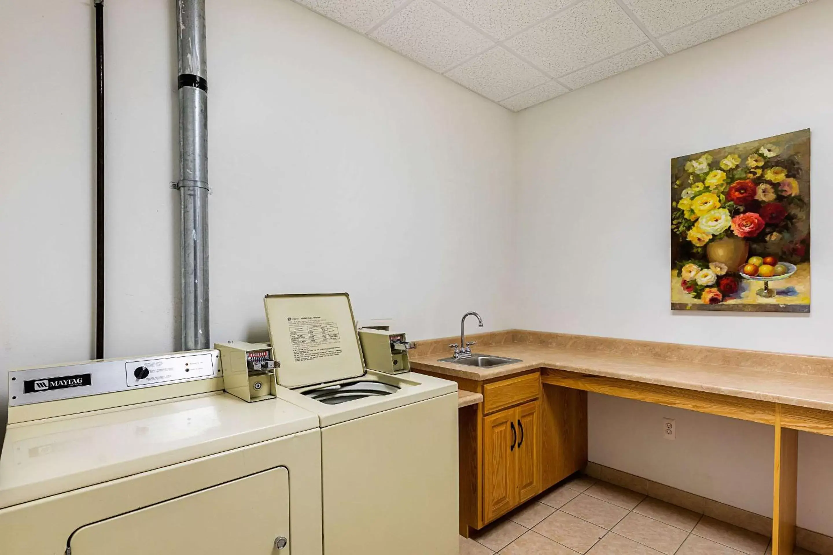 On site, Kitchen/Kitchenette in Quality Inn & Suites Coldwater near I-69