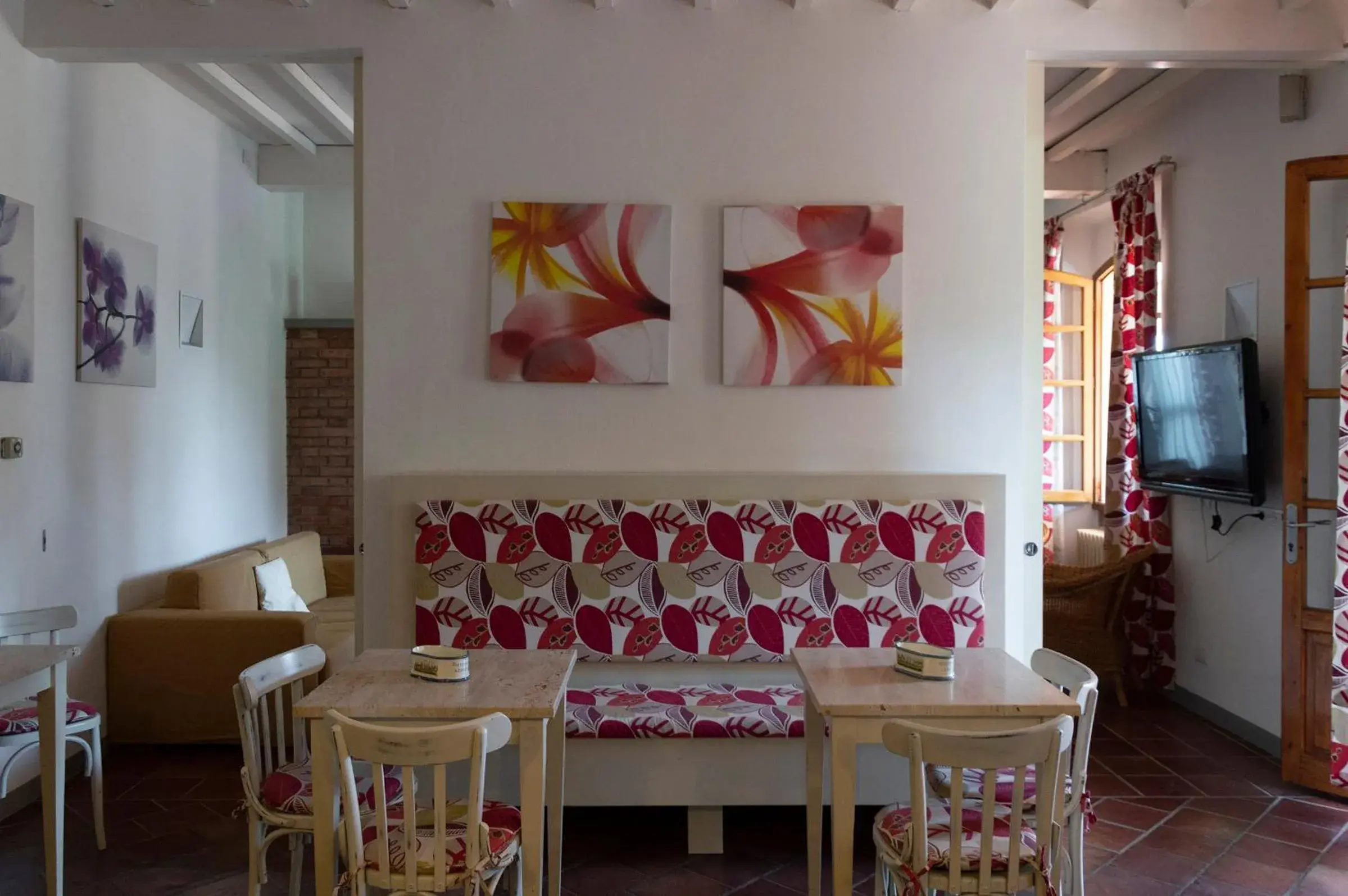 Lounge or bar, Dining Area in Hotel Le Renaie