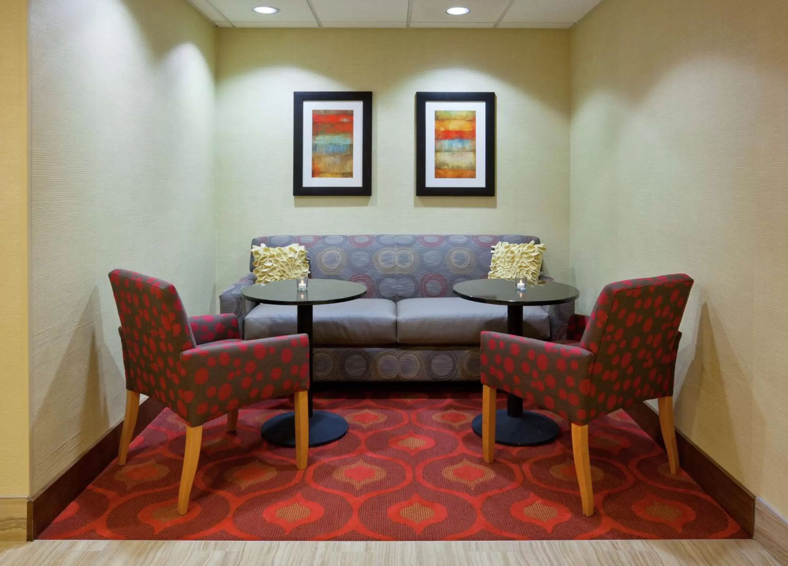 Lobby or reception, Seating Area in Hampton Inn Rockford