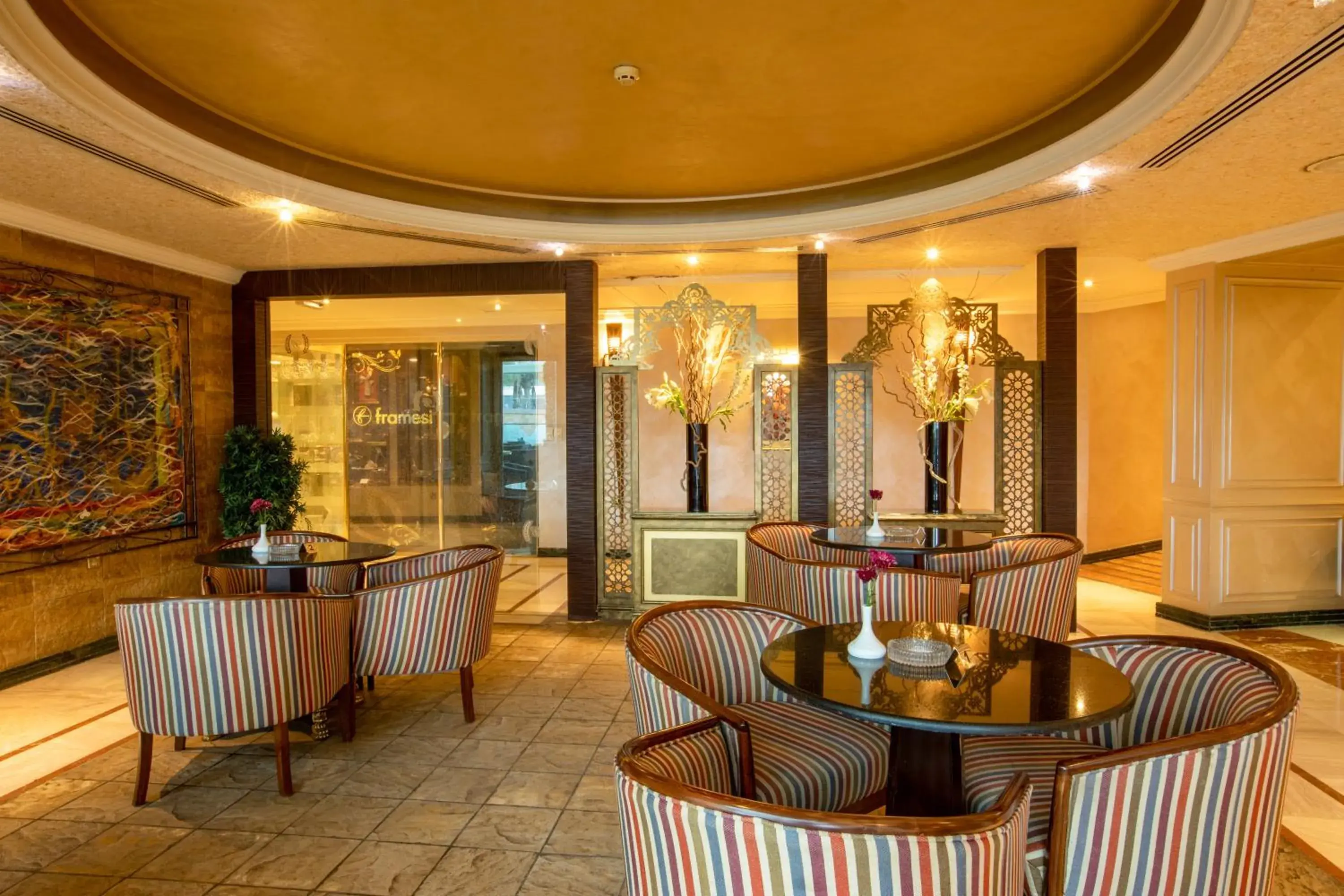 Lounge or bar in Bristol Hotel Lounge or bar in Bristol Hotel