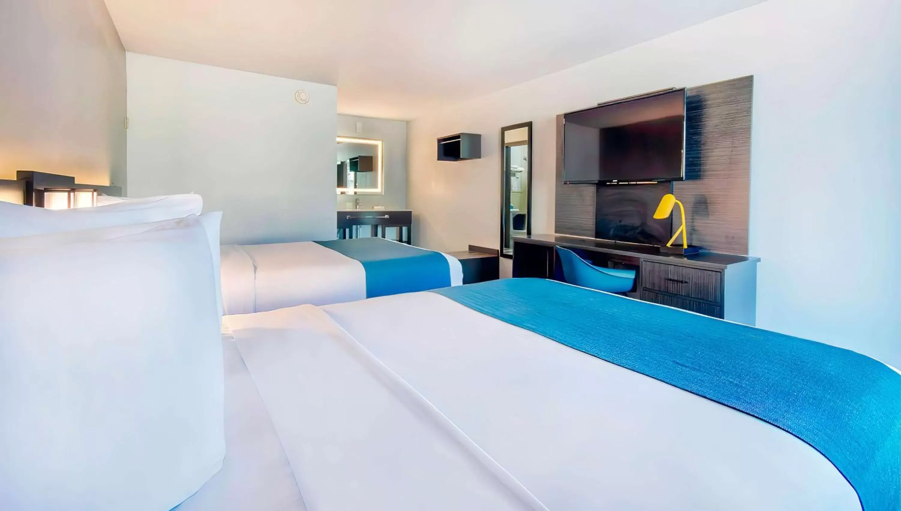 Bedroom, Bed in Motel 6 Louisville, Ky- Airport/ Fair Expo Bedroom, Bed in Motel 6 Louisville, Ky- Airport/ Fair Expo