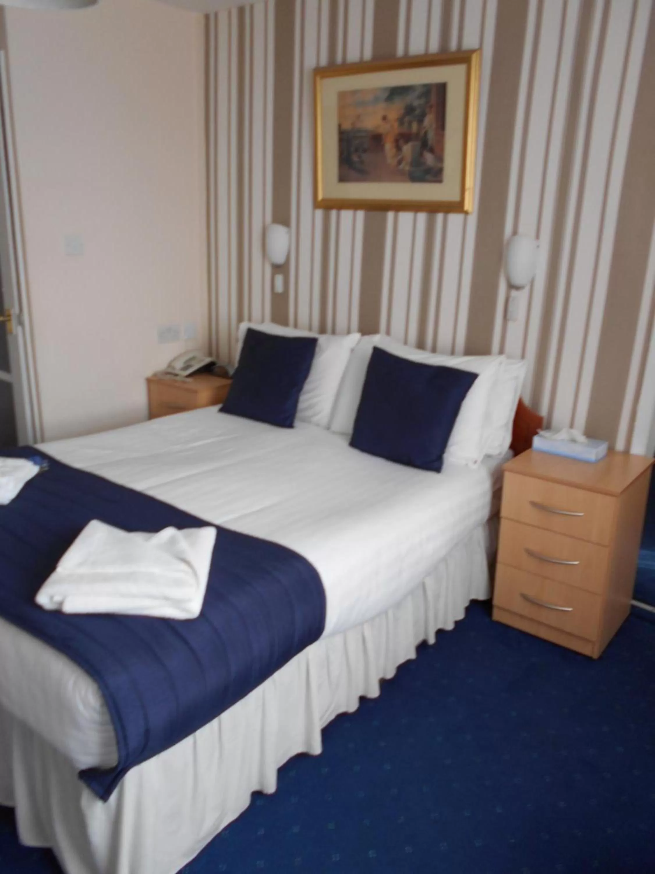 Bed in Parkwood Hotel