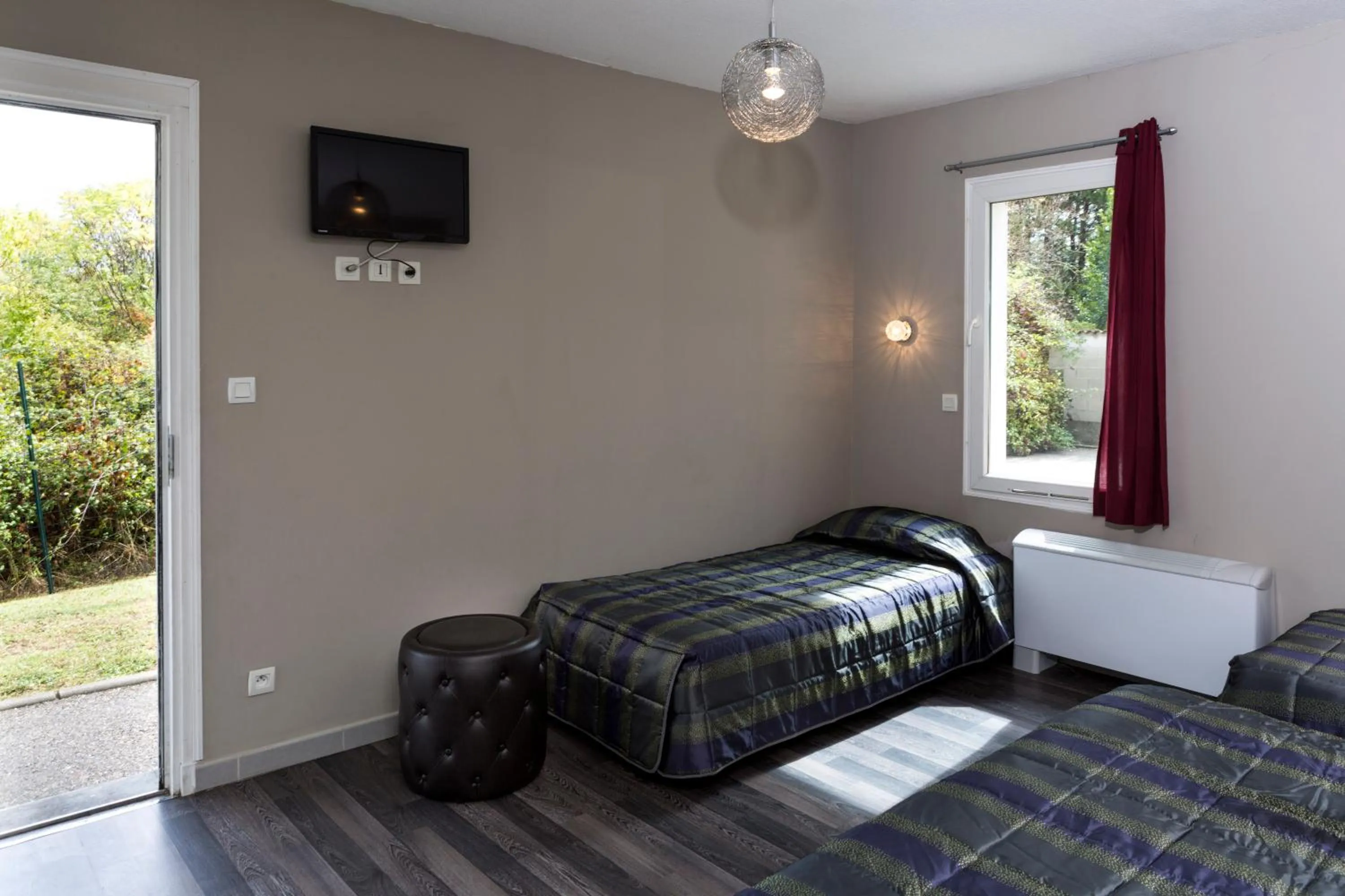 Bedroom, Bed in Initial by balladins Lyon / Chanas