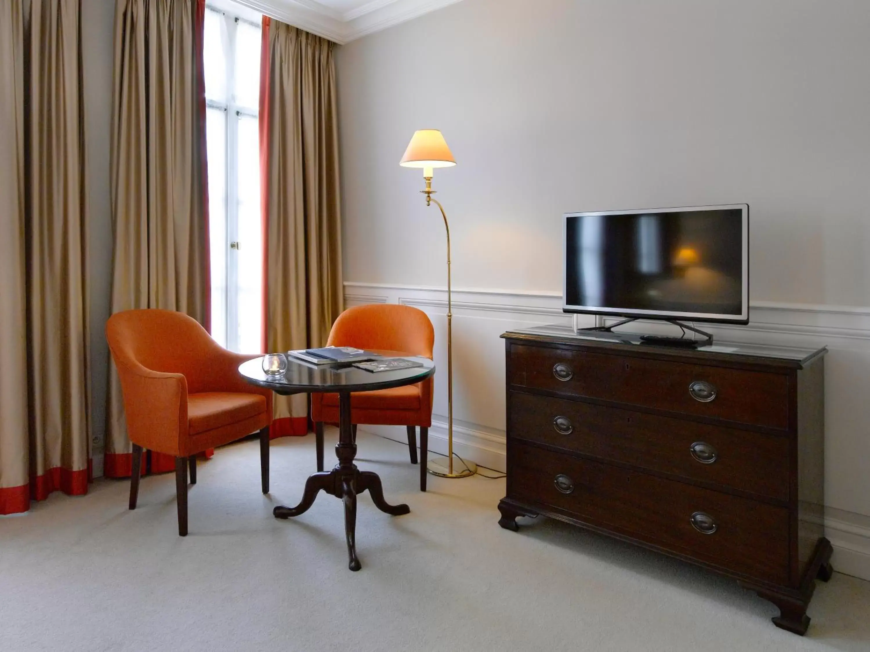 Photo of the whole room, TV/Entertainment Center in Hotel Damier Kortrijk