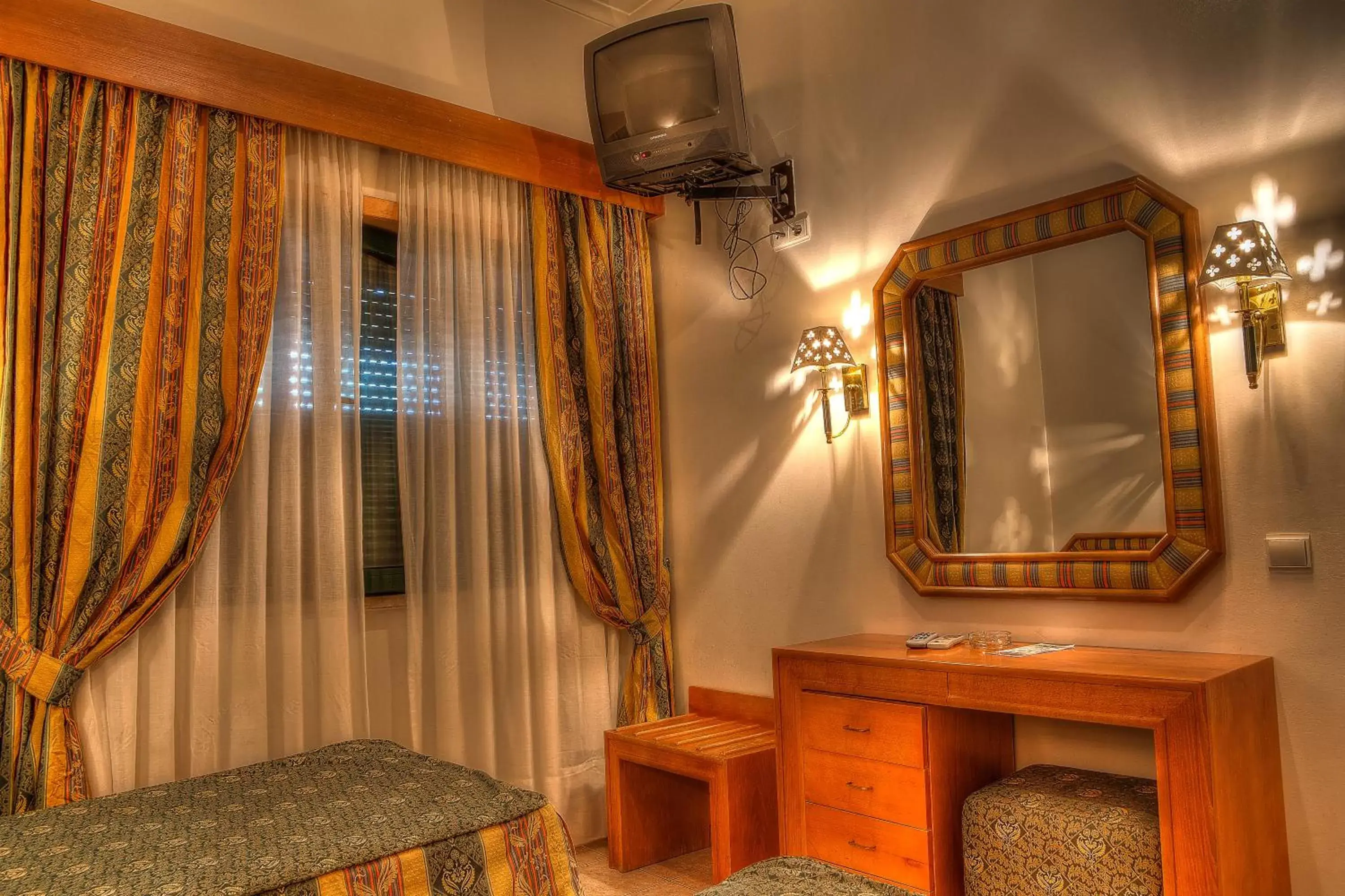 Bedroom, Bathroom in Real Caparica Hotel