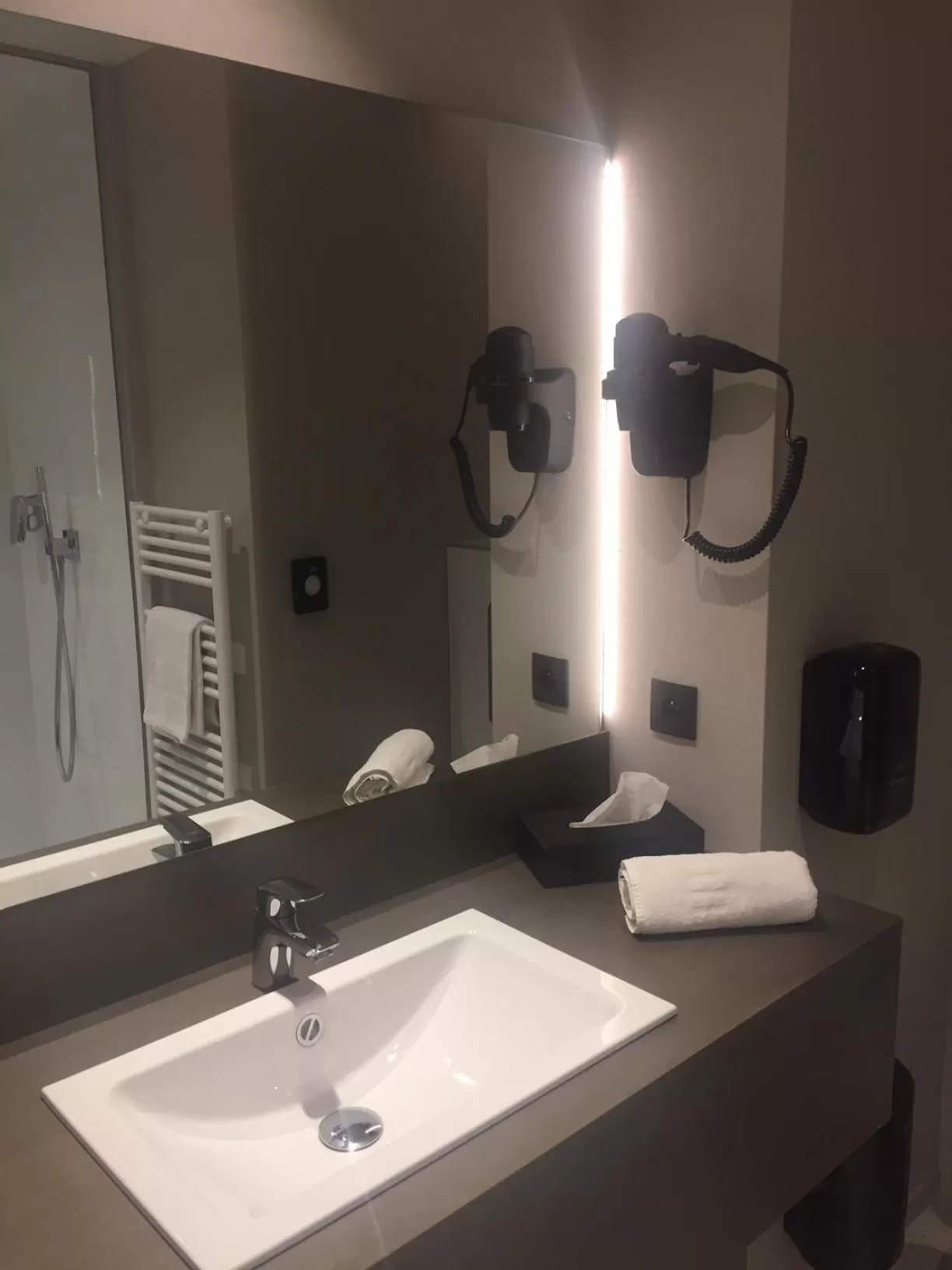 Bathroom in Hotel Charleroi Airport - Van Der Valk