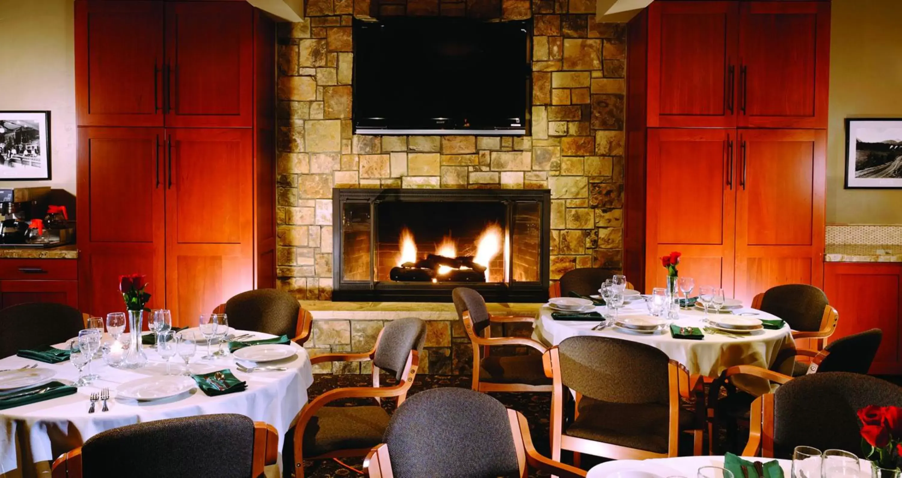 Banquet/Function facilities, Restaurant/Places to Eat in Aspen Square Condominium Hotel