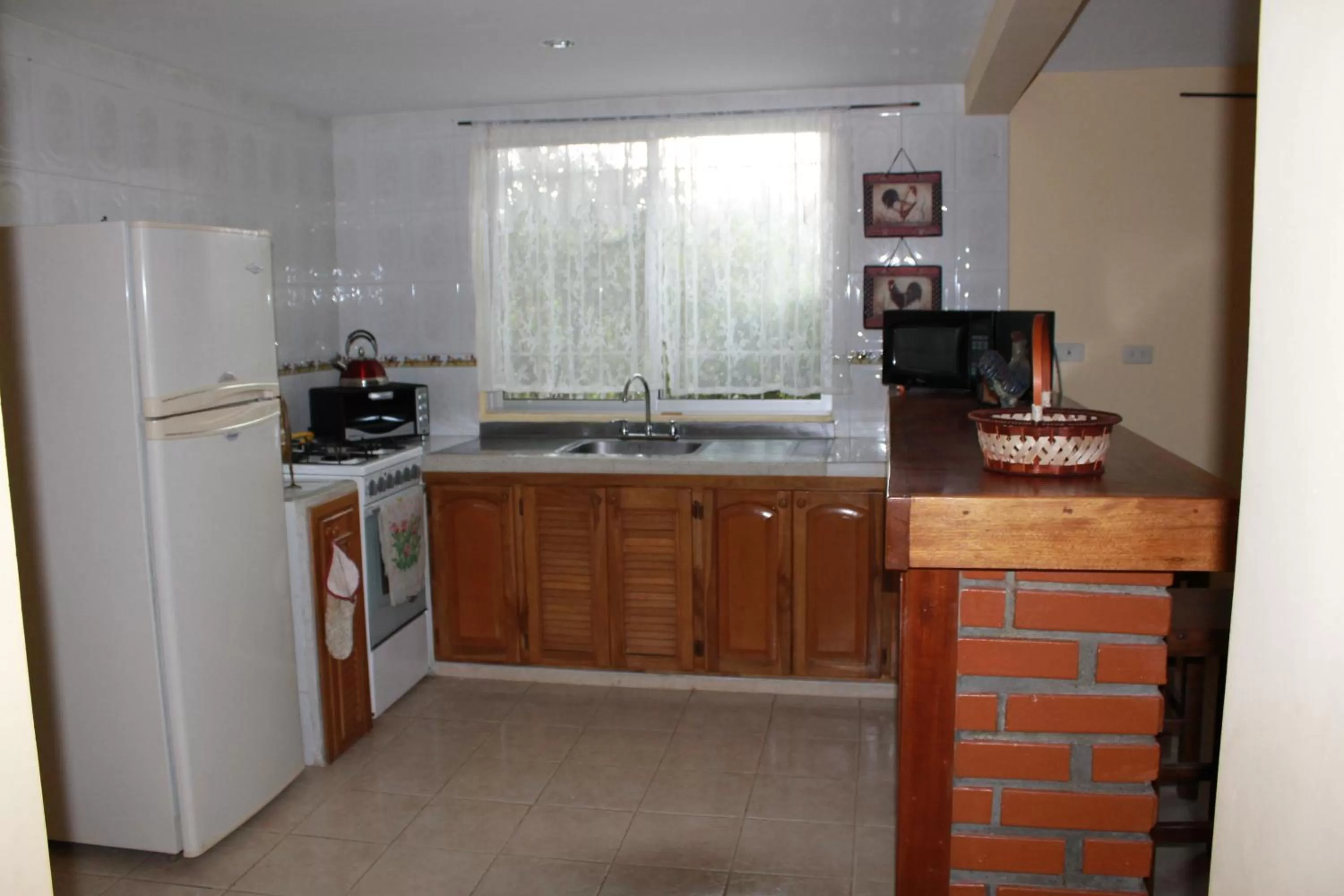 Kitchen or kitchenette in La Gaviota BnB