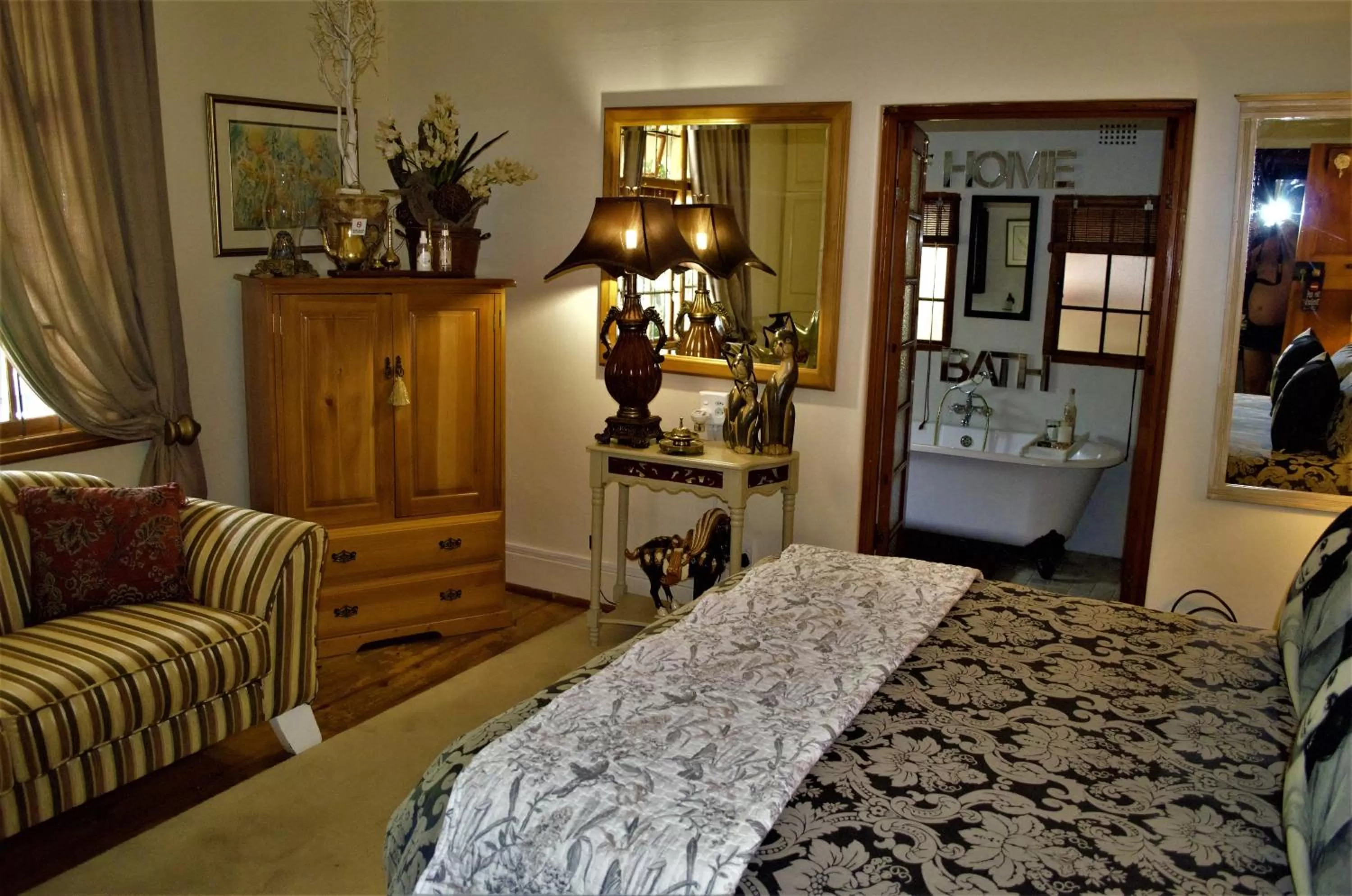 Bedroom, Bed in 79 On Ridge