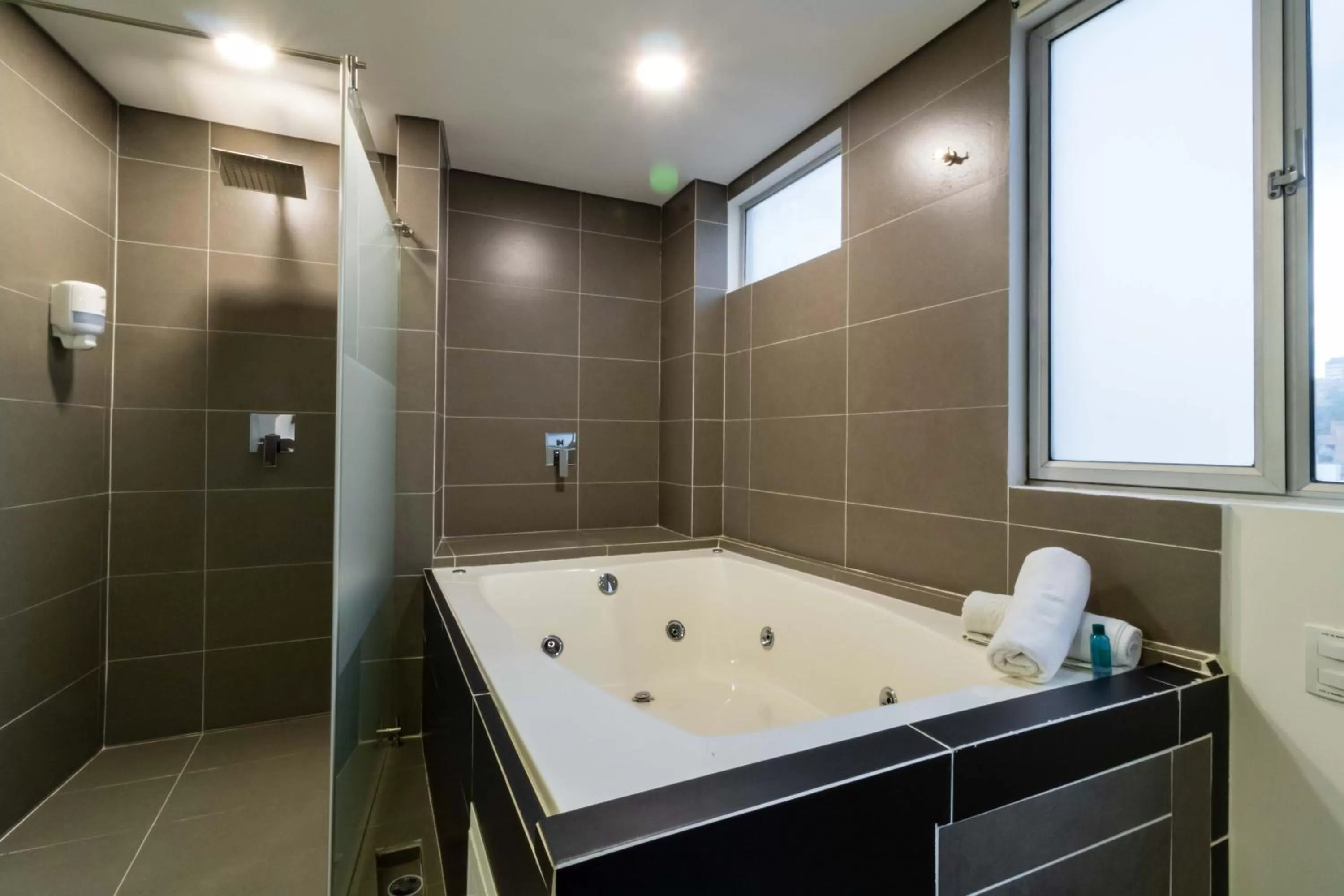 Hot Tub in Lleras Green Hotel